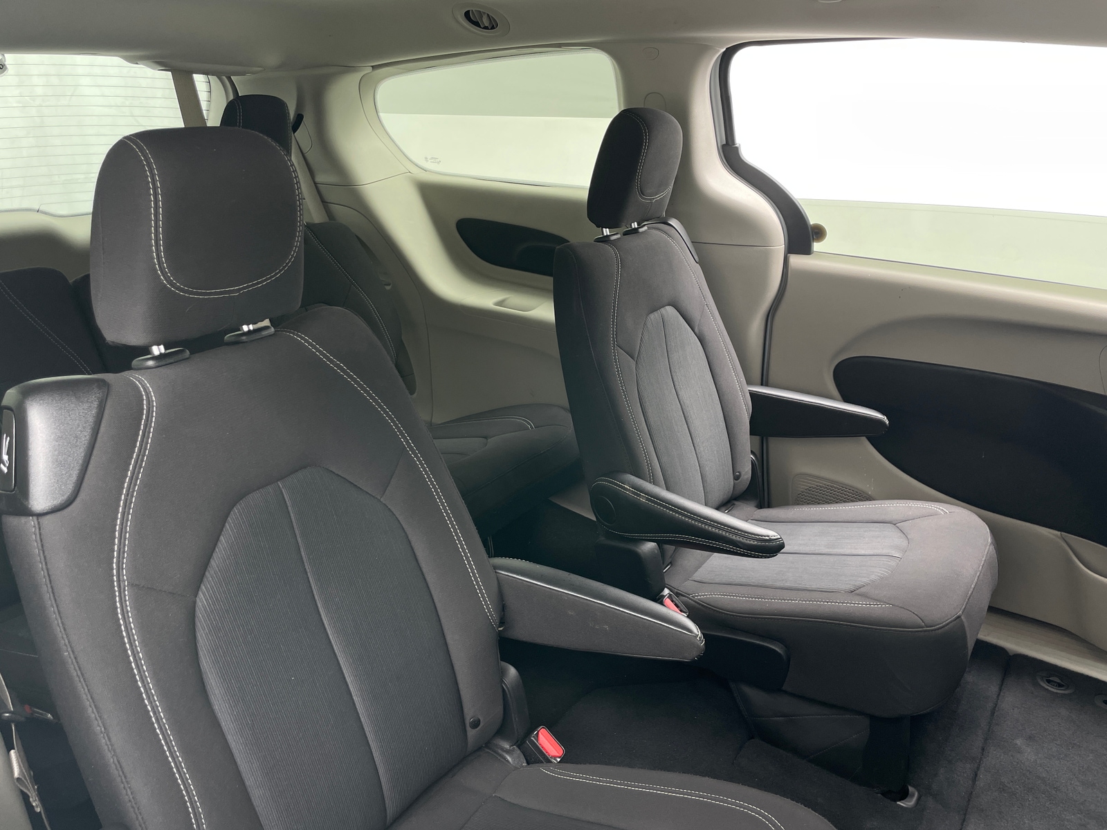 Thumbnail: 2024 Chrysler Voyager - 6