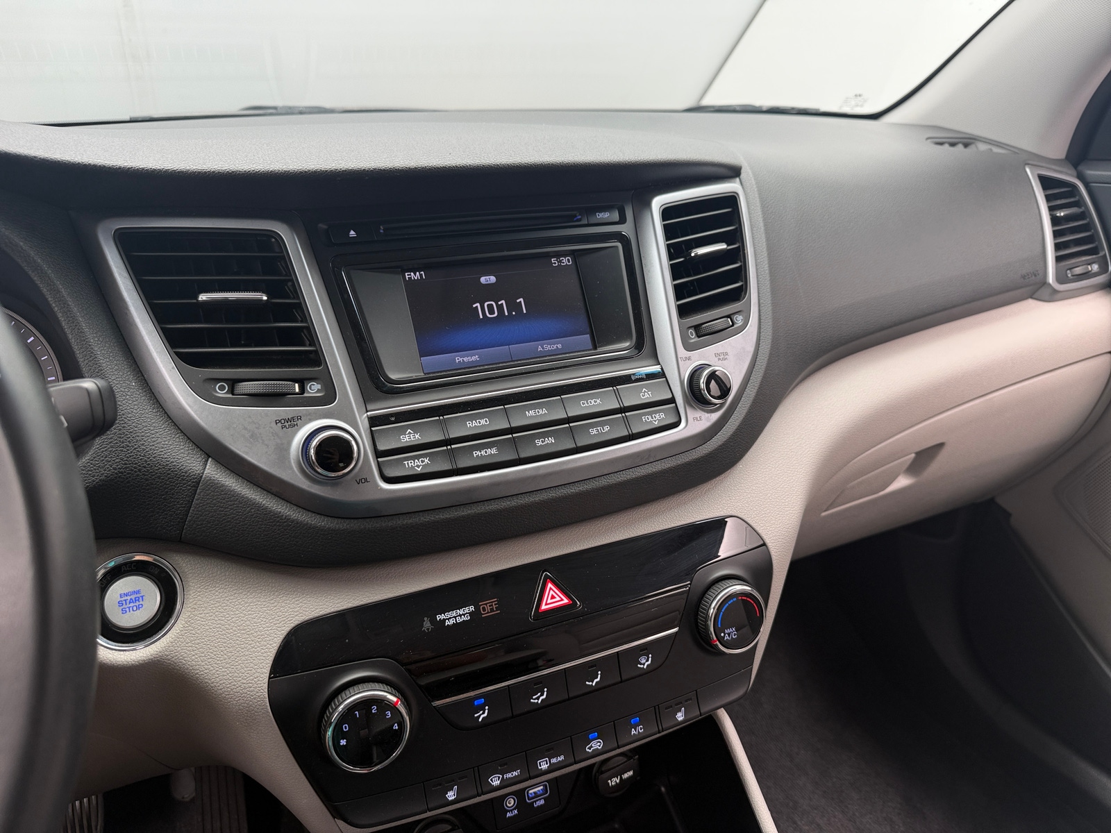 Thumbnail: 2017 Hyundai Tucson - 4