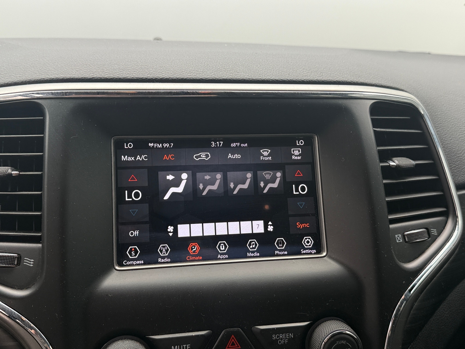 Thumbnail: 2020 Jeep Grand Cherokee - 4