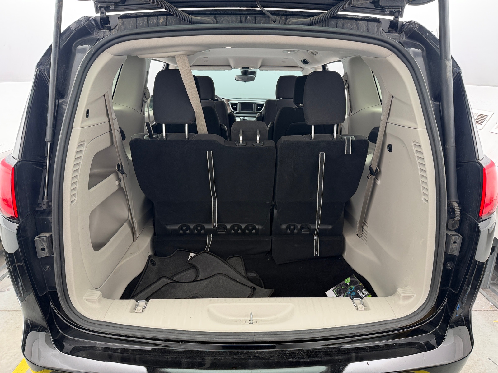 Thumbnail: 2024 Chrysler Voyager - 7