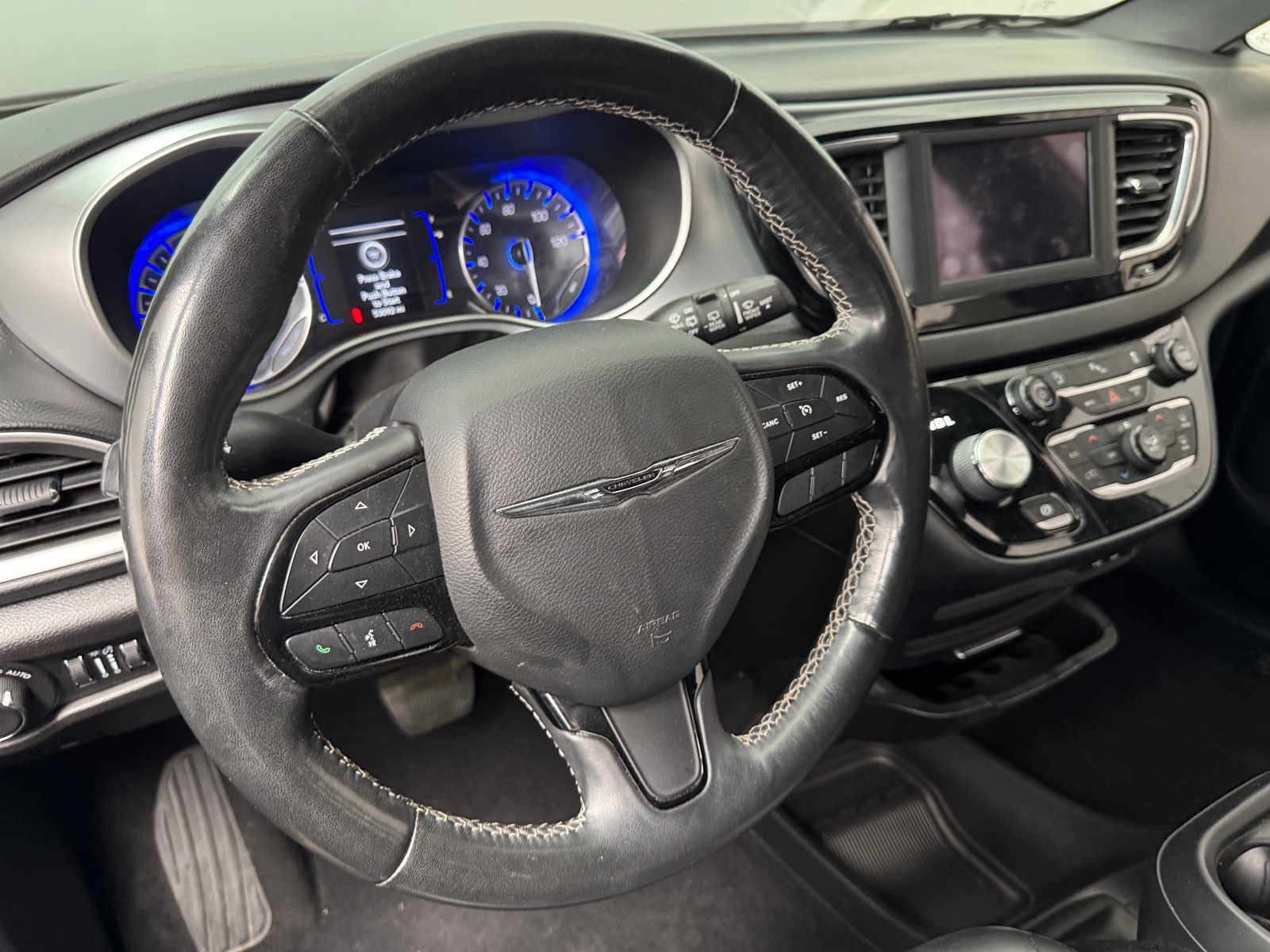 Thumbnail: 2020 Chrysler Pacifica - 4