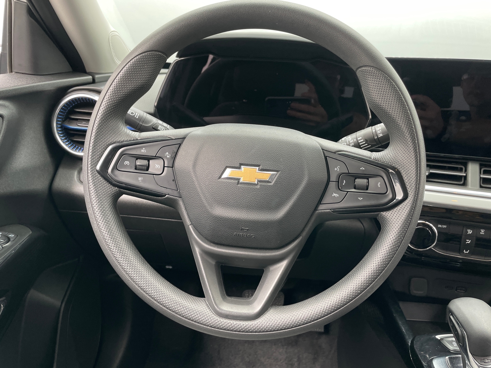 Thumbnail: 2025 Chevrolet Trax - 4