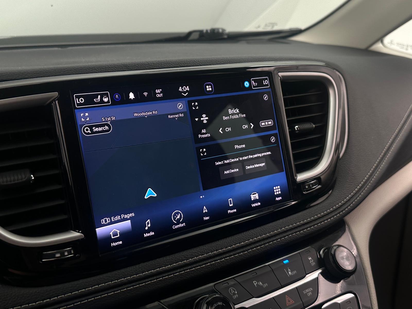 Thumbnail: 2023 Chrysler Pacifica - 3