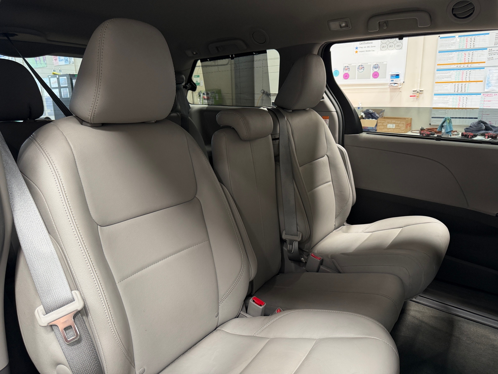 Thumbnail: 2017 Toyota Sienna - 5