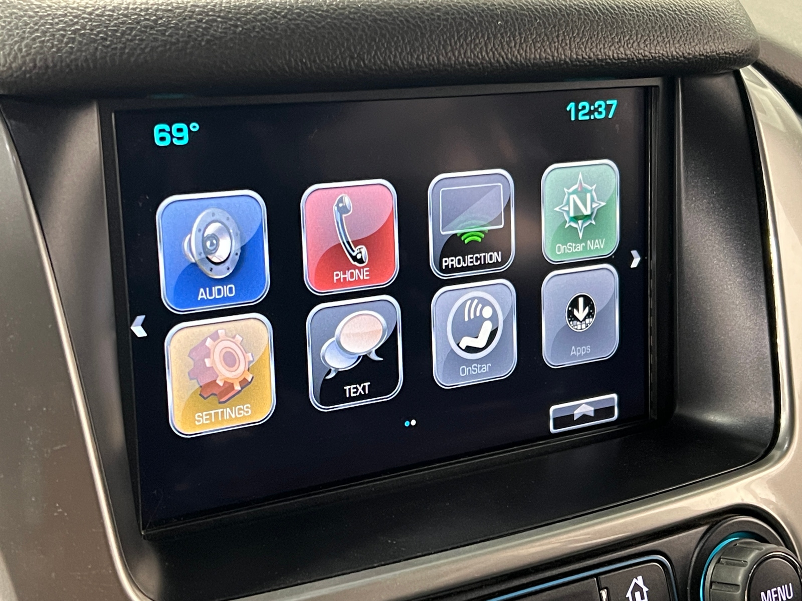 Thumbnail: 2018 Chevrolet Suburban - 3