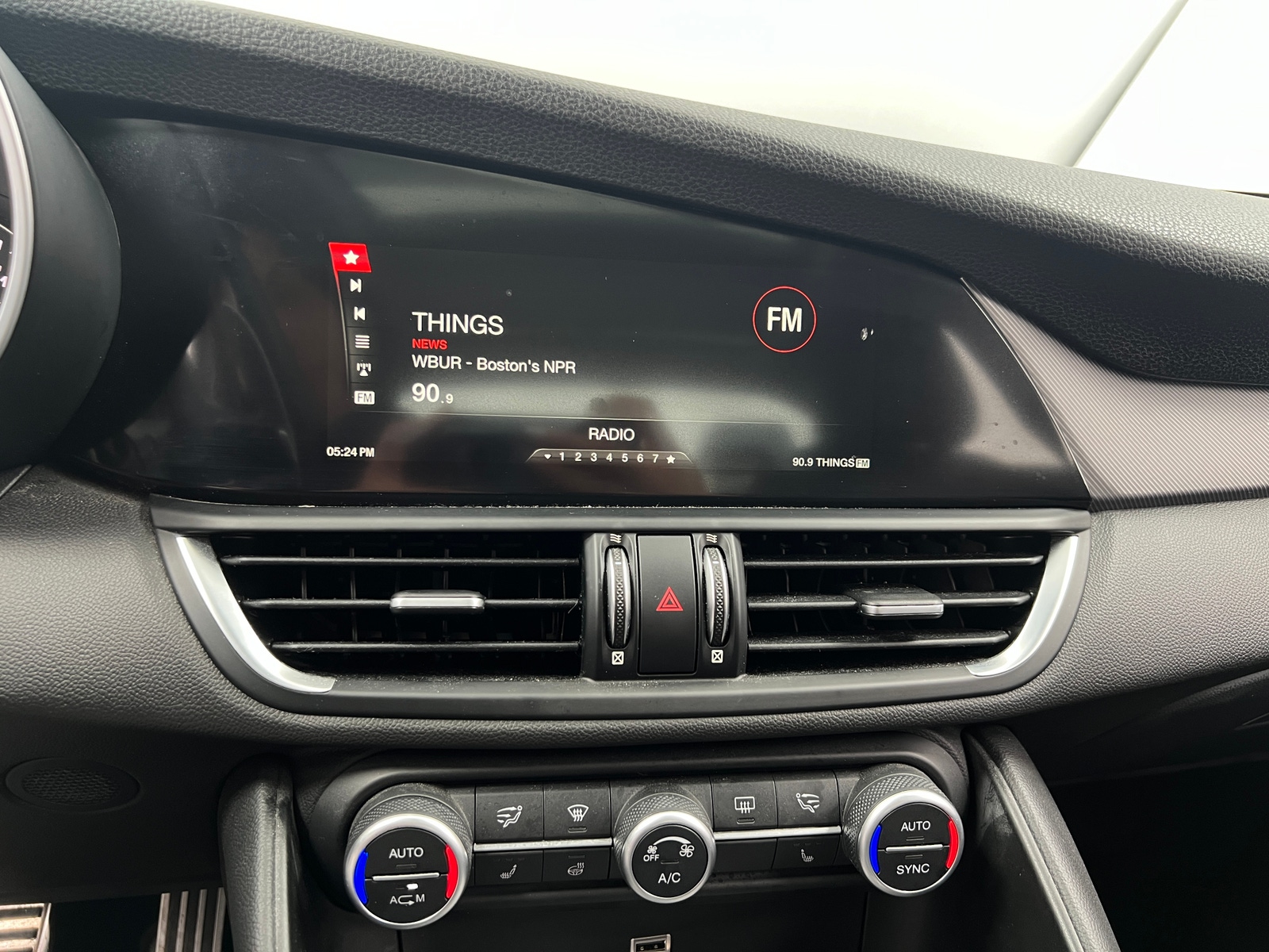 Thumbnail: 2019 Alfa Romeo Giulia - 3
