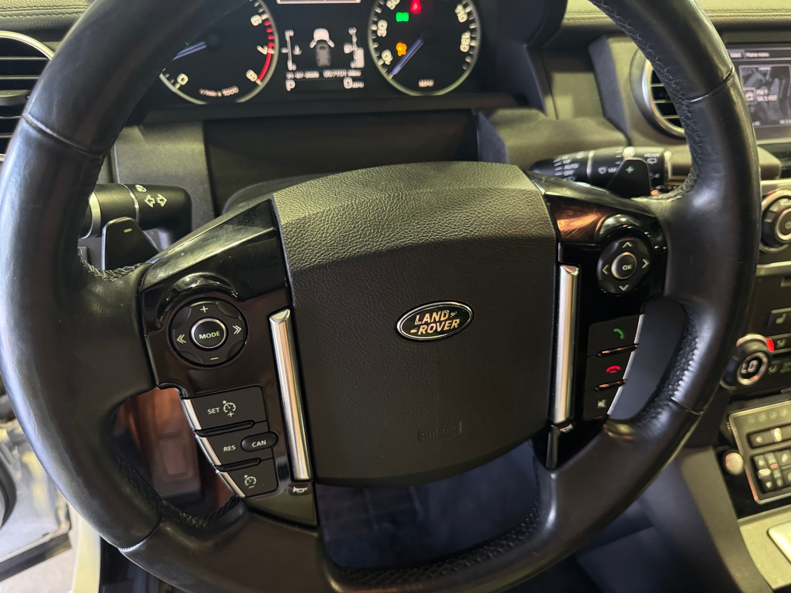 Thumbnail: 2016 Land Rover LR4 - 4