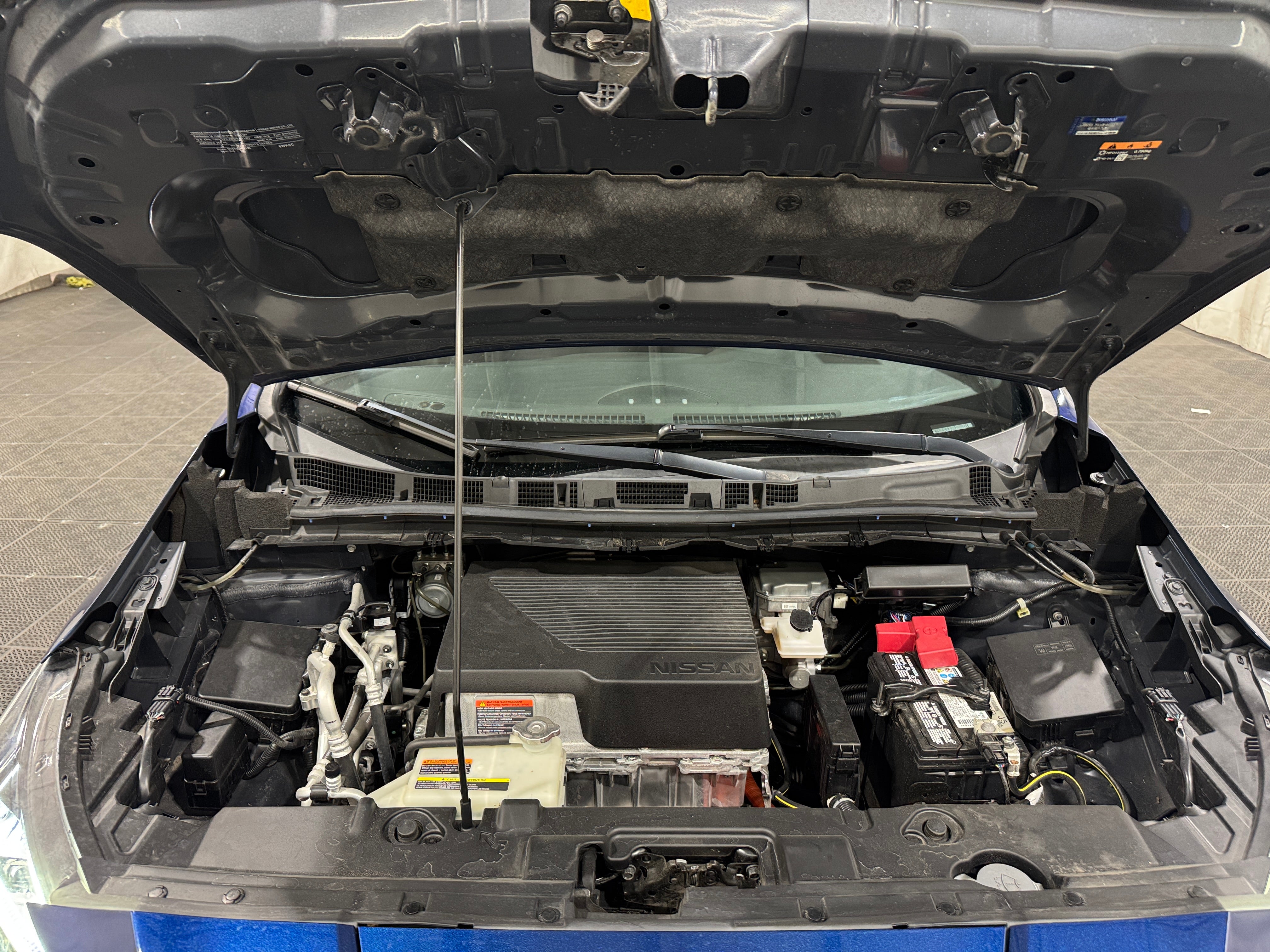 Used 2022 Nissan LEAF SV with VIN 1N4AZ1CV9NC555600 for sale in Pewaukee, WI