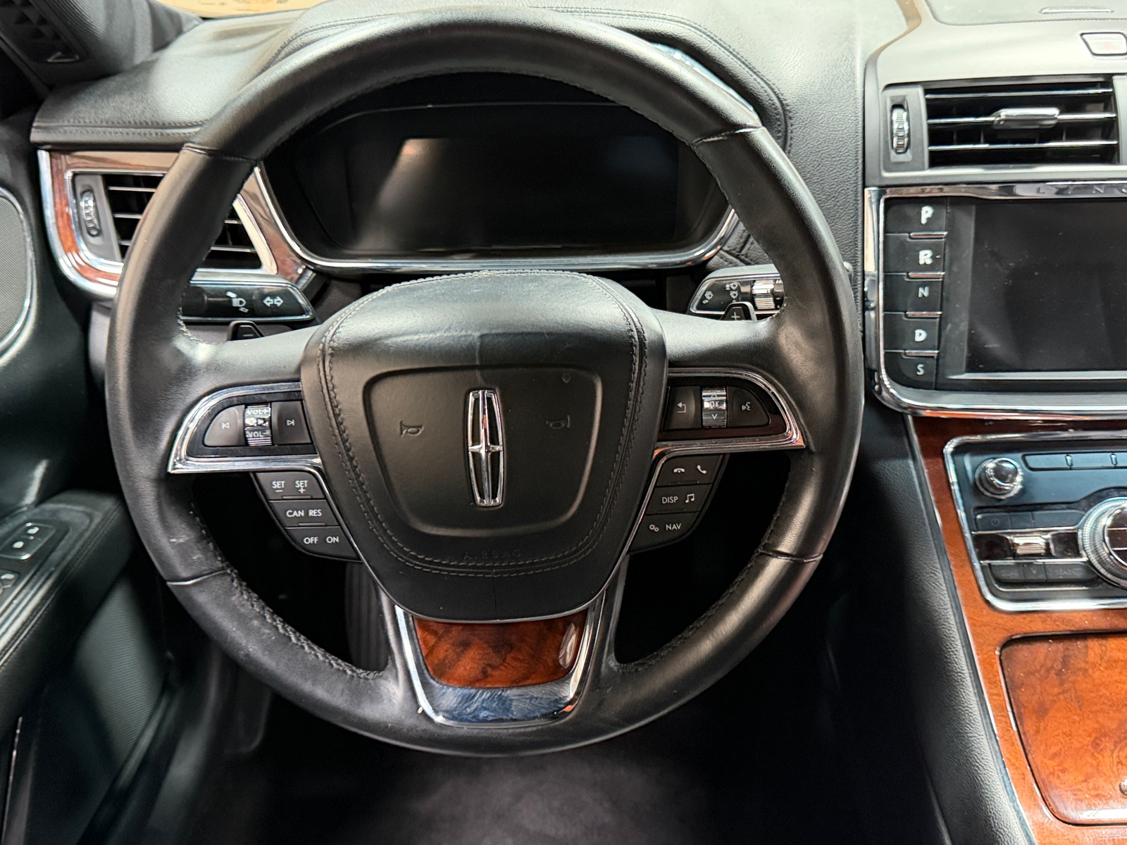 Thumbnail: 2017 Lincoln Continental - 4