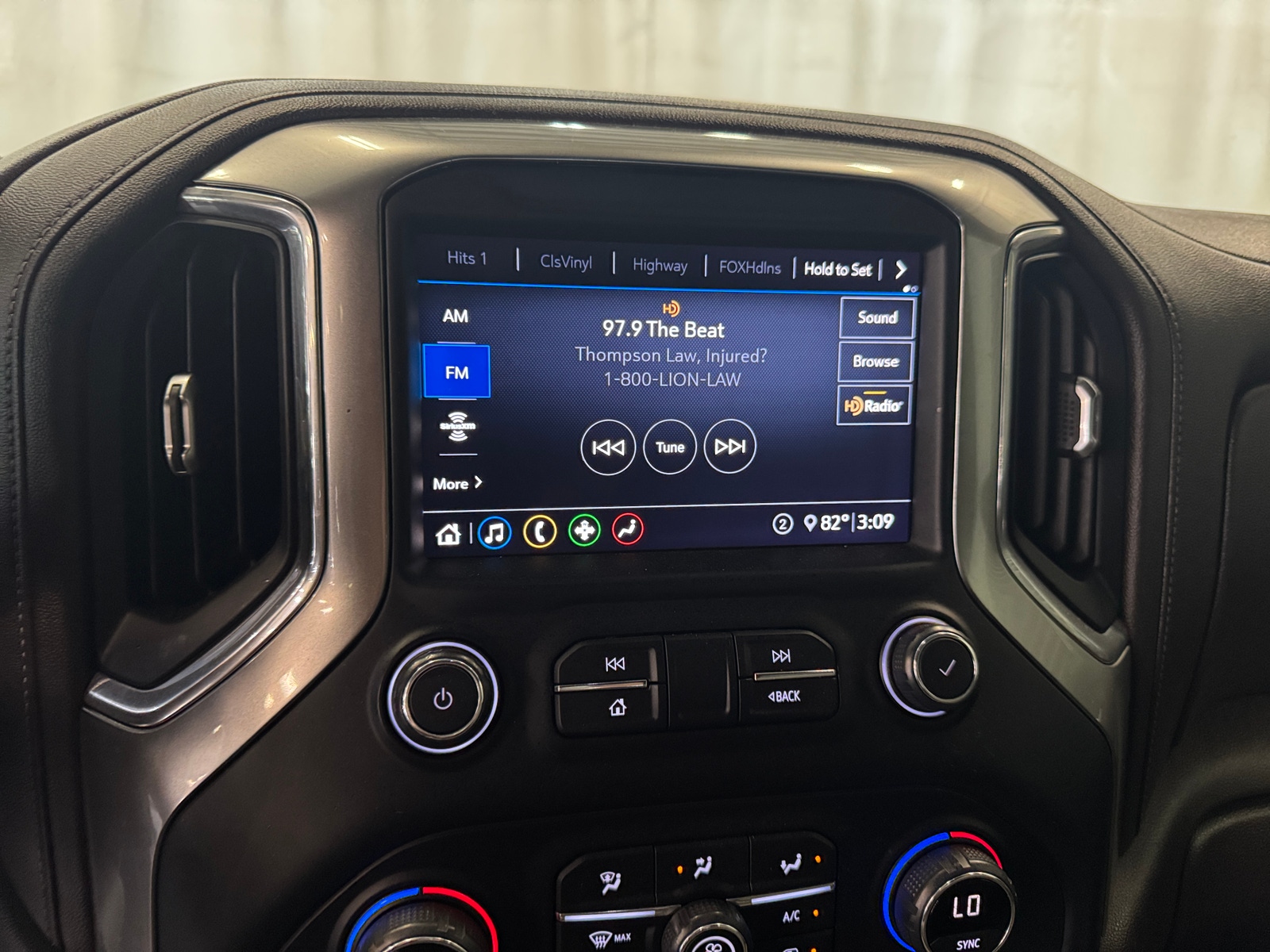 Thumbnail: 2020 Chevrolet Silverado 1500 - 3