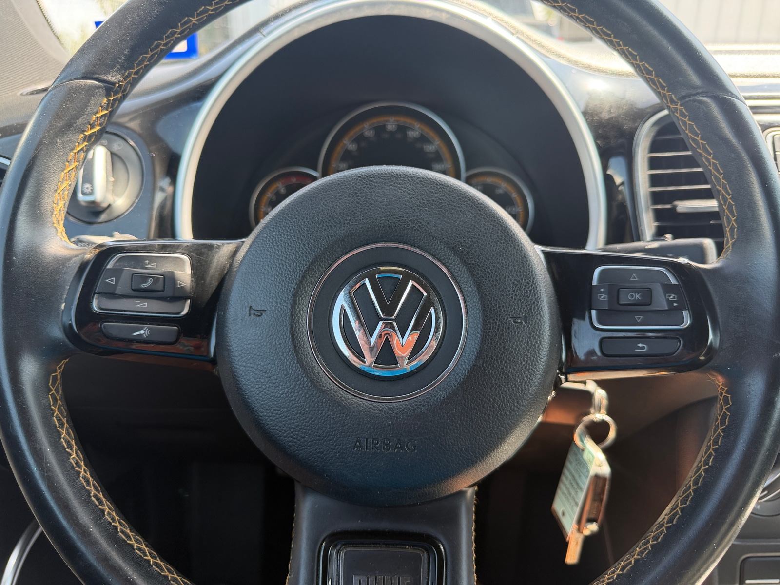 Thumbnail: 2016 Volkswagen Beetle - 4