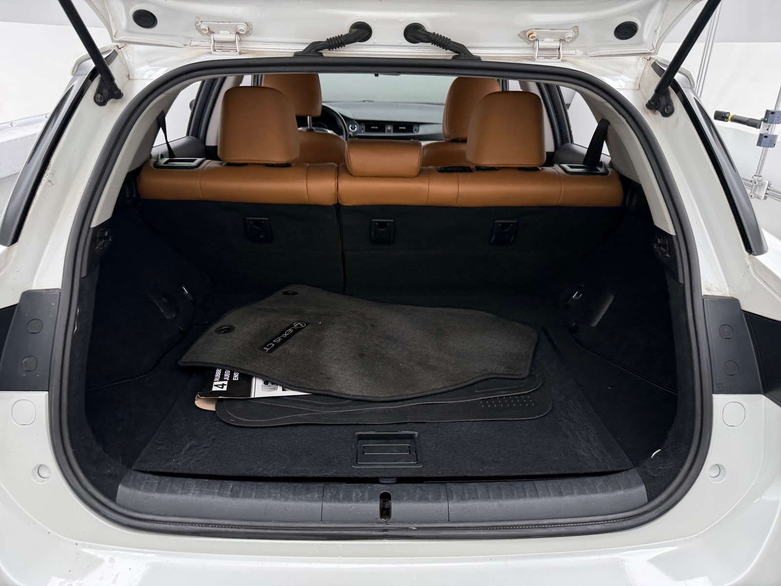 Thumbnail: 2011 Lexus CT - 6
