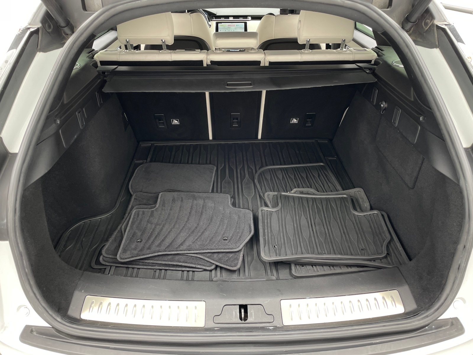 Thumbnail: 2019 Land Rover Range Rover Velar - 6
