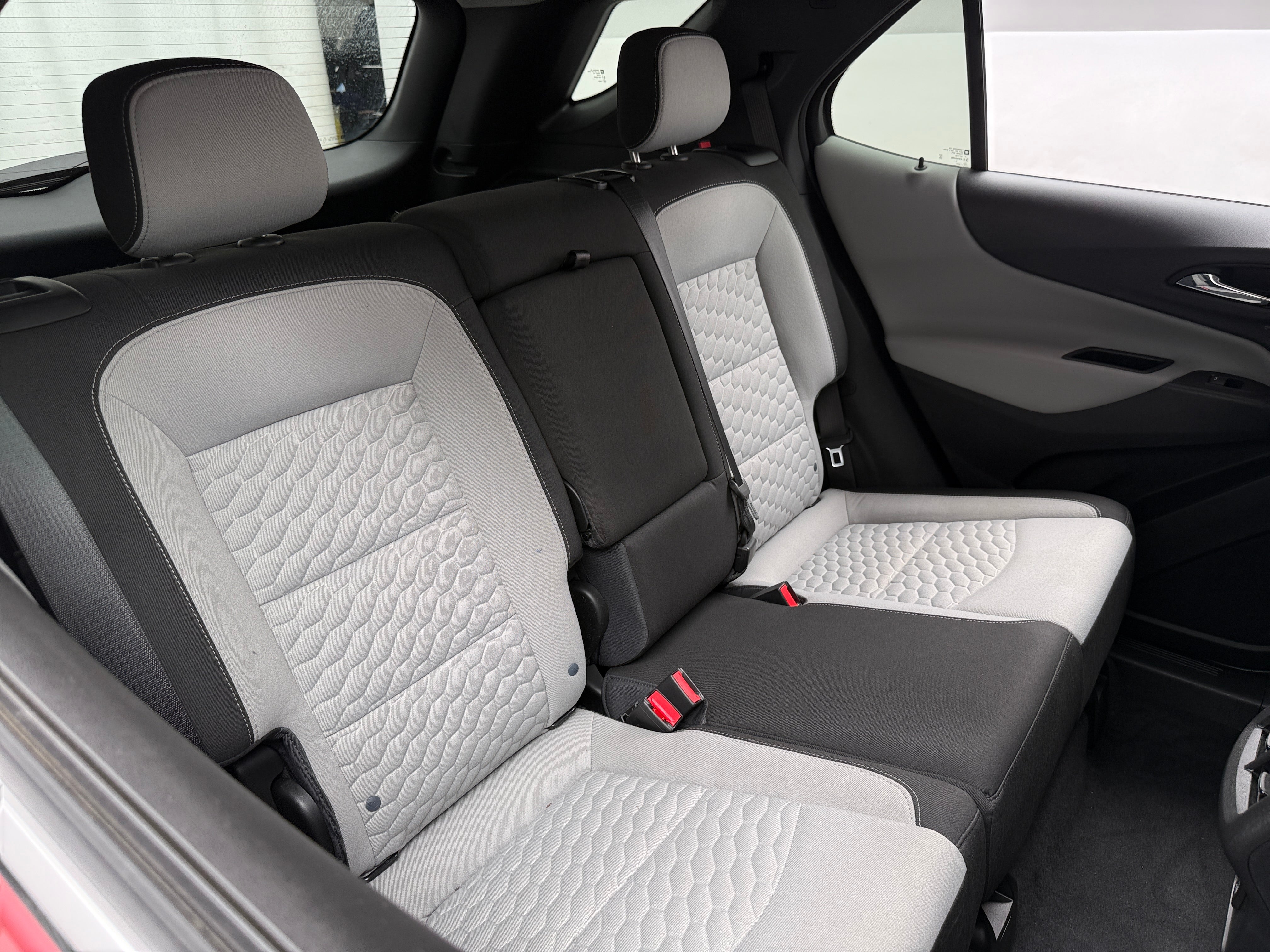 Used 2020 Chevrolet Equinox LT with VIN 3GNAXUEV8LS573437 for sale in Pewaukee, WI