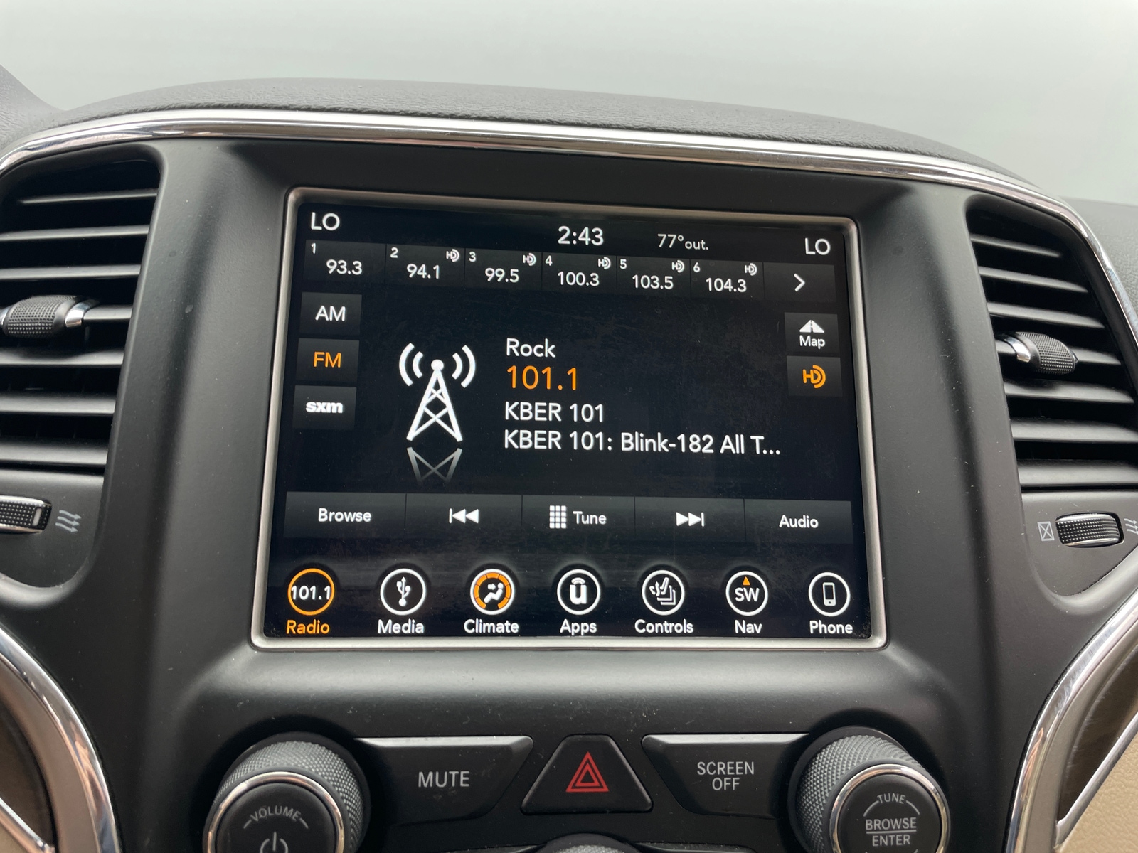 Thumbnail: 2018 Jeep Grand Cherokee - 3