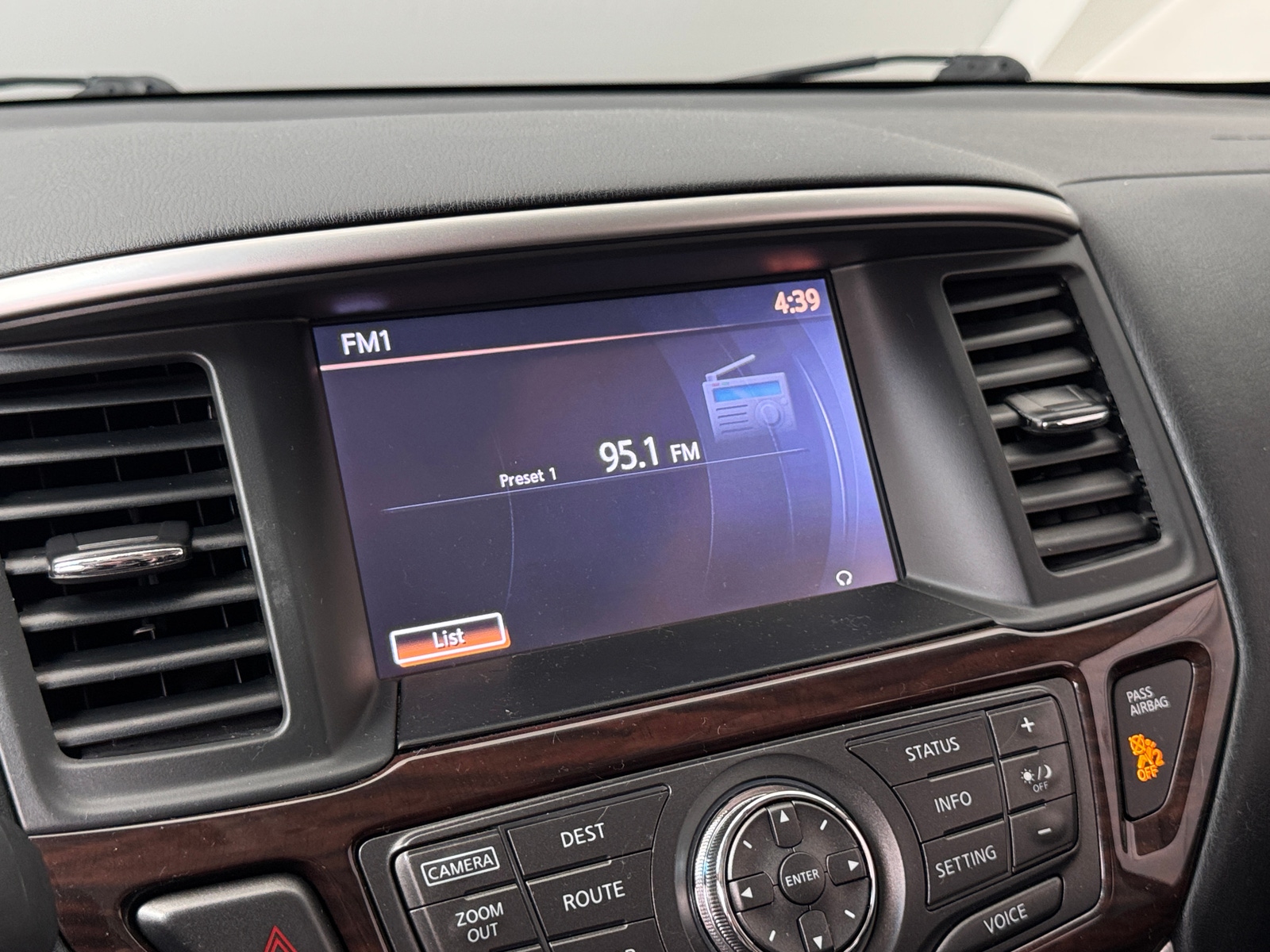 Thumbnail: 2015 Nissan Pathfinder - 3