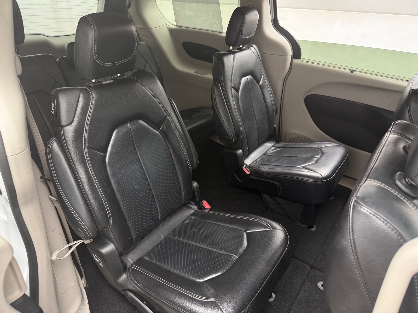 Thumbnail: 2022 Chrysler Pacifica - 5