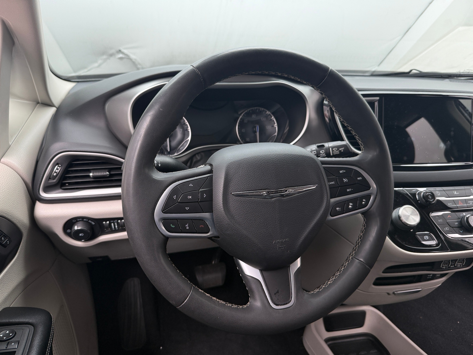 Thumbnail: 2022 Chrysler Pacifica - 4