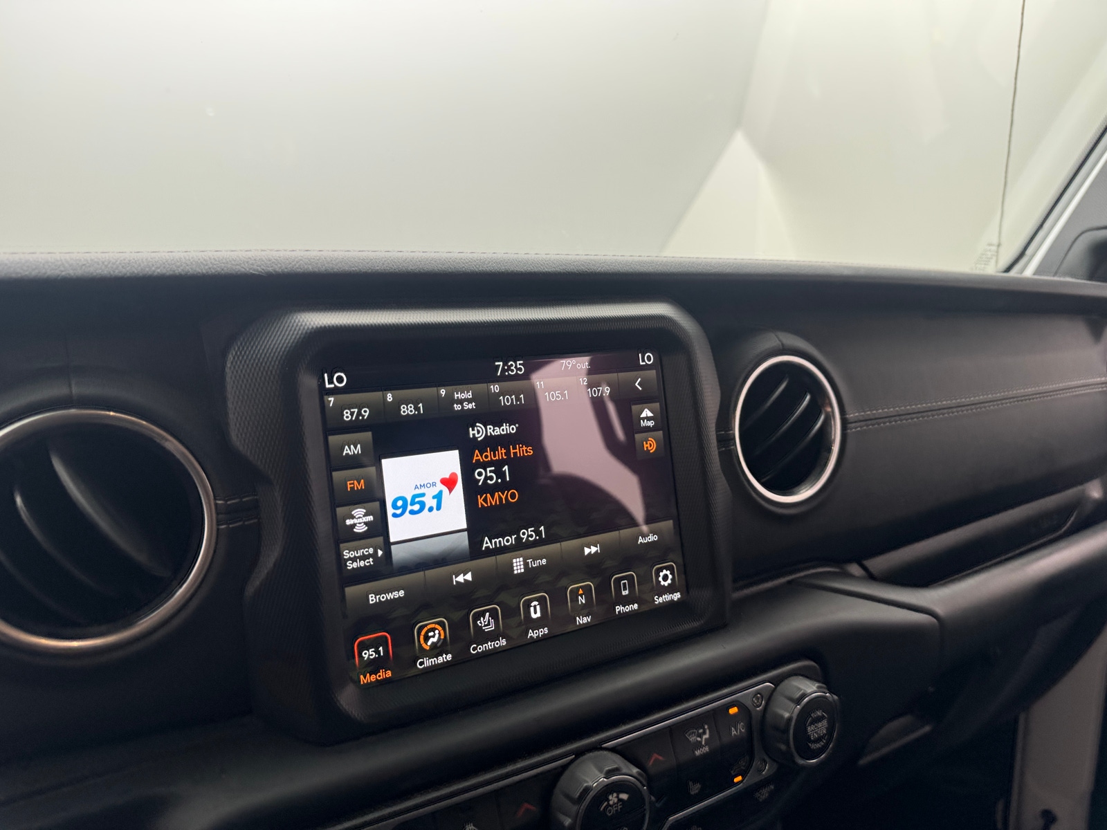 Thumbnail: 2020 Jeep Gladiator - 3