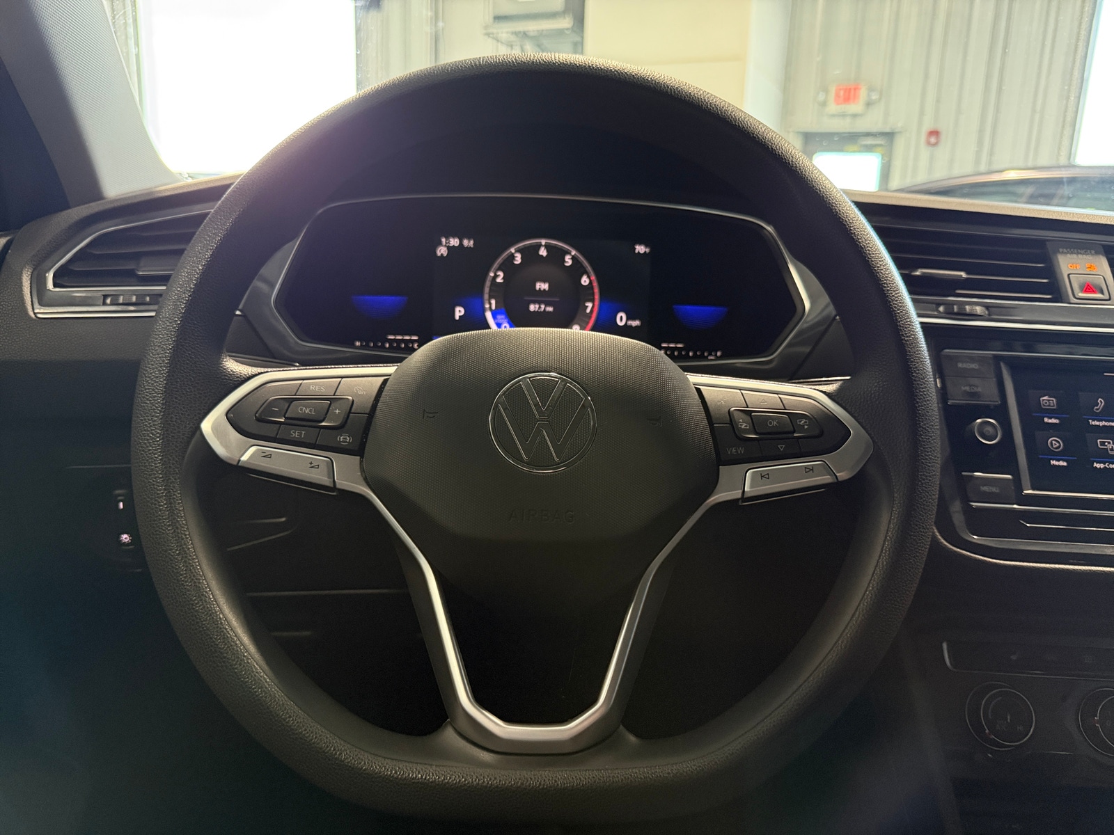 Thumbnail: 2023 Volkswagen Tiguan - 5