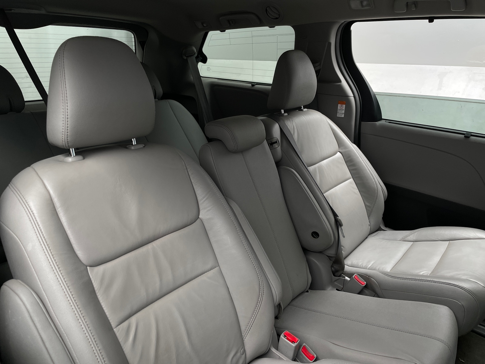 Thumbnail: 2017 Toyota Sienna - 6