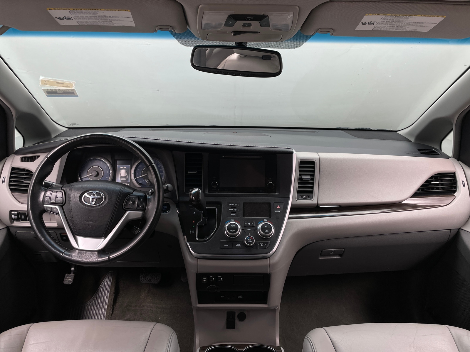 Thumbnail: 2017 Toyota Sienna - 3
