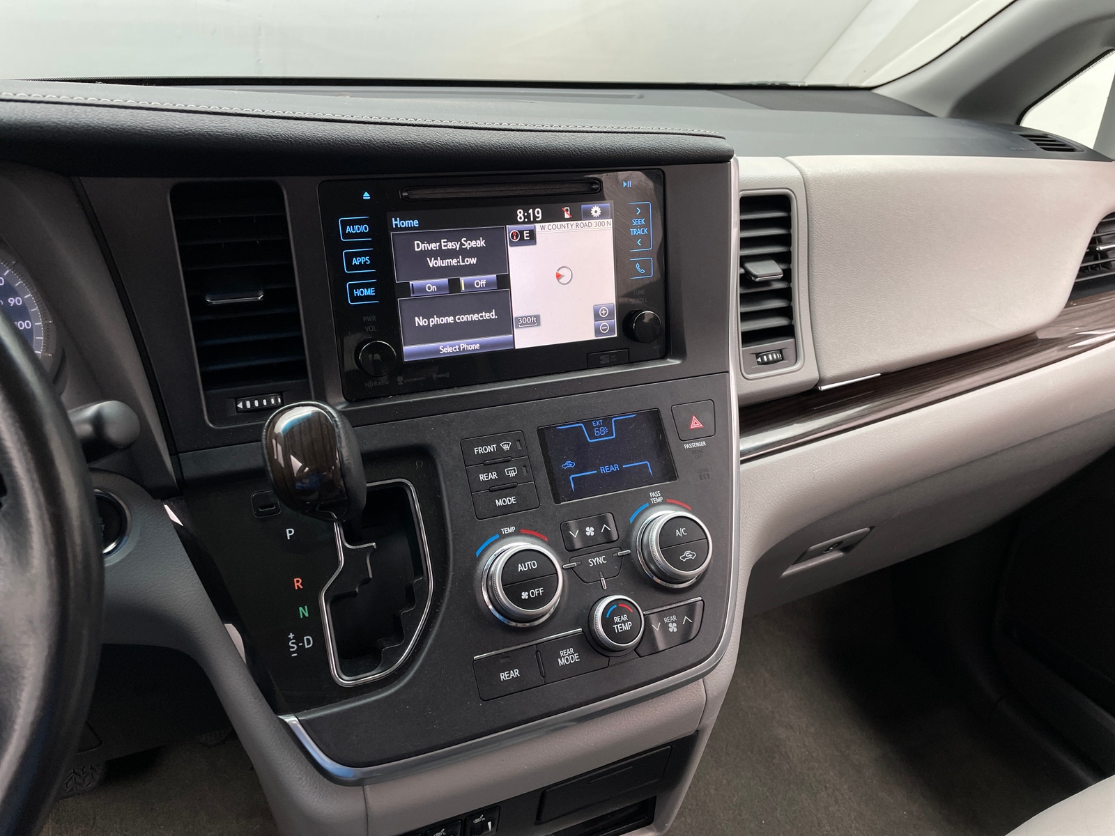 Thumbnail: 2017 Toyota Sienna - 4