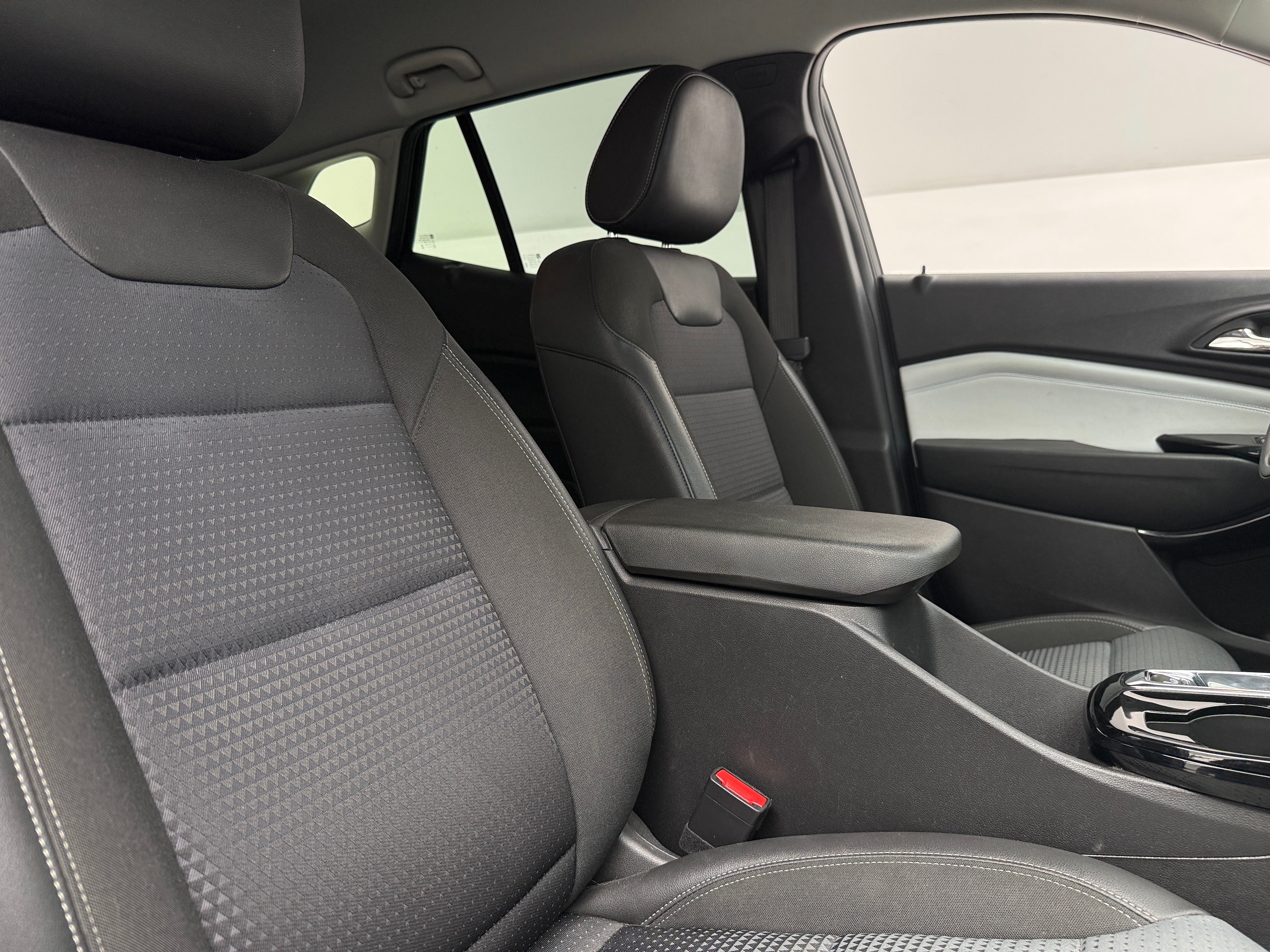 2025 Chevrolet Trax LT - Photo 9