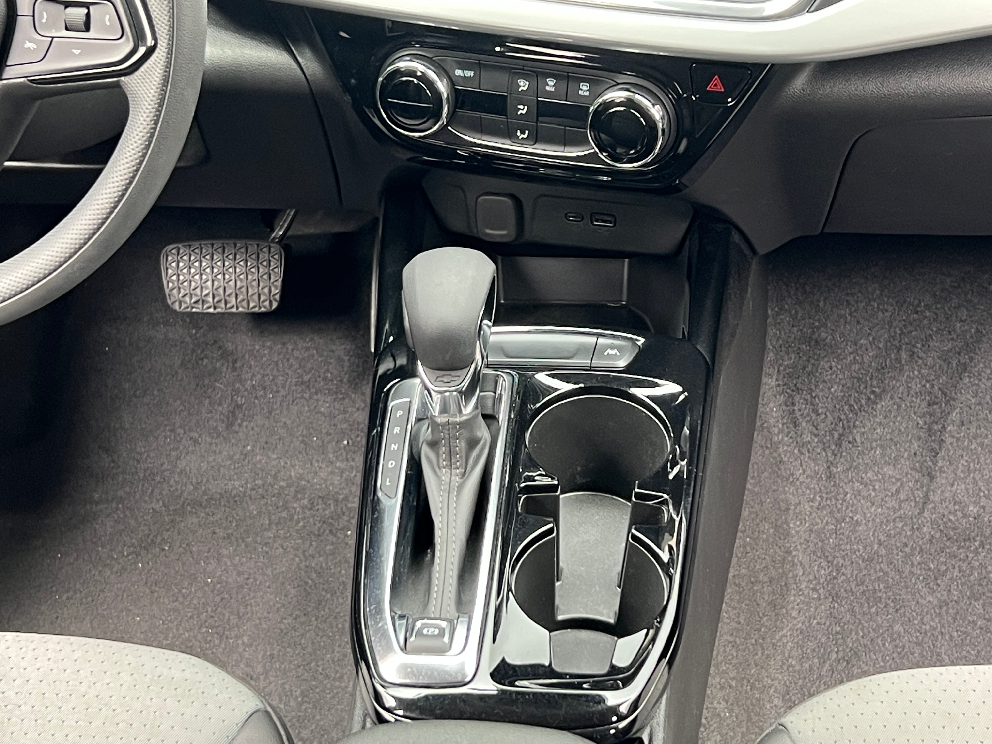 2025 Chevrolet Trax LT - Photo 3