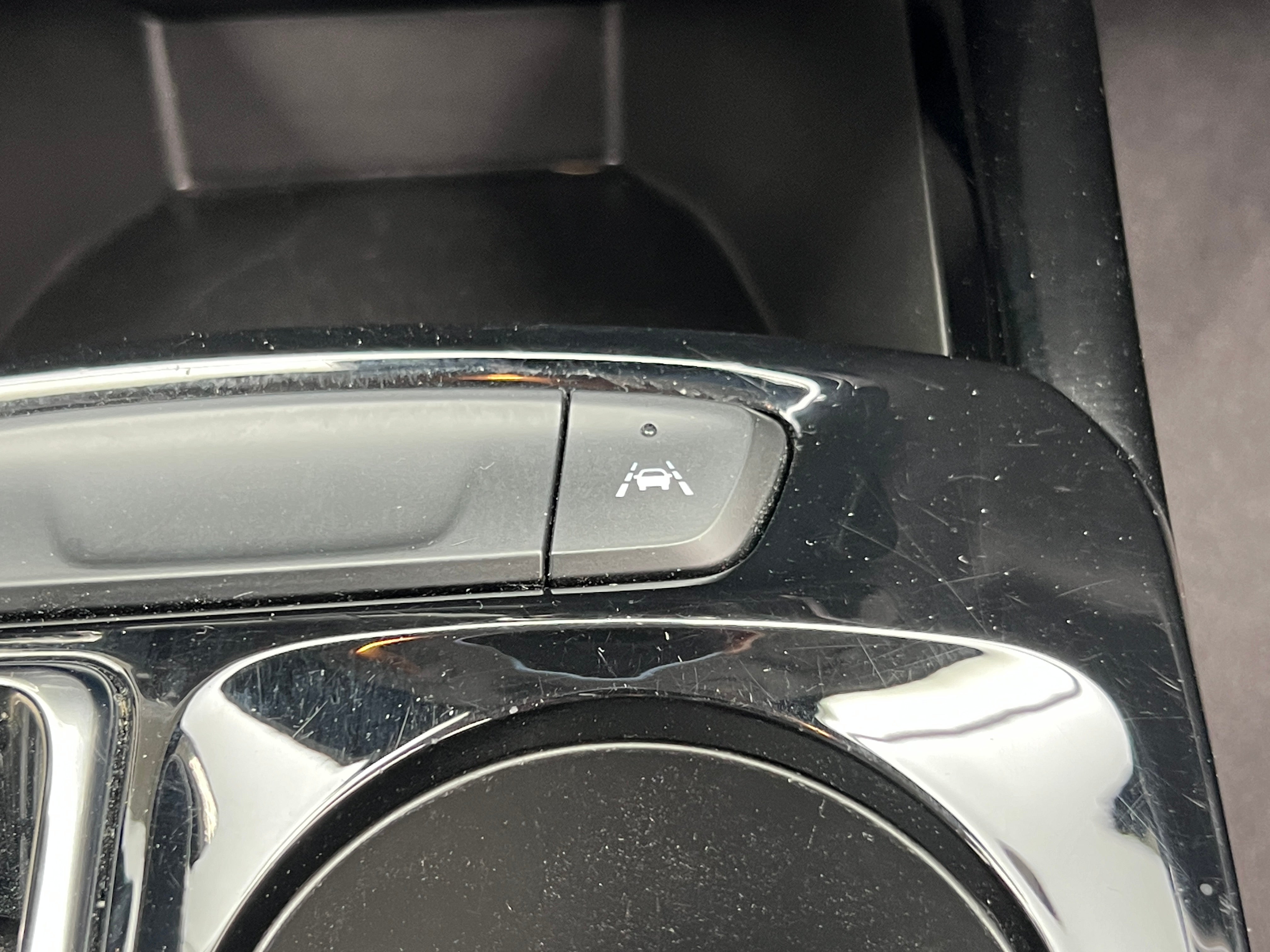 2025 Chevrolet Trax LT - Photo 4