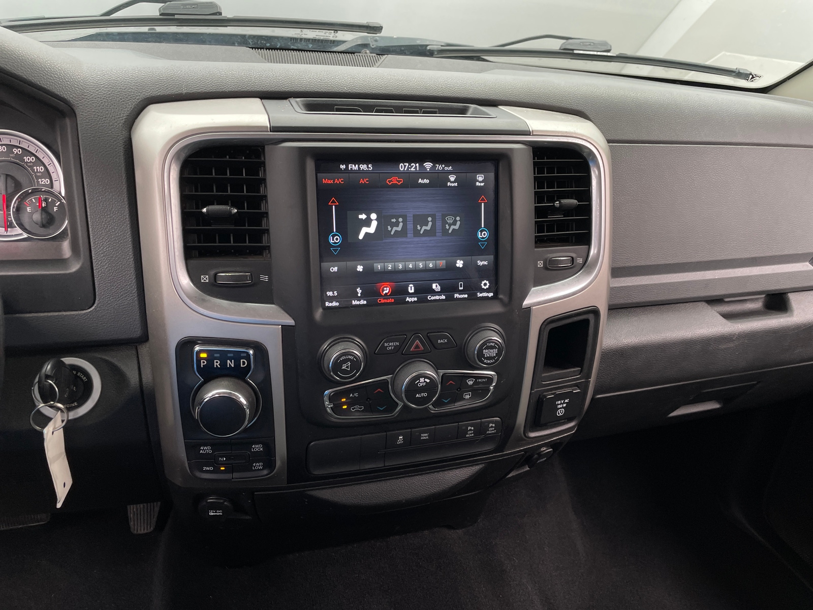 Thumbnail: 2019 RAM 1500 Classic - 4