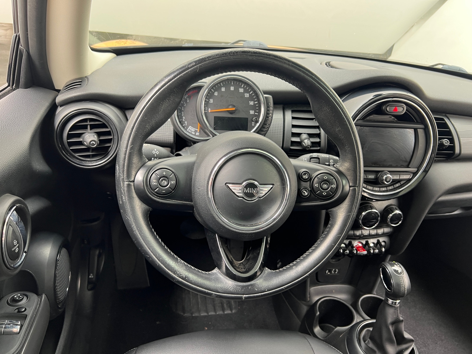 Thumbnail: 2017 MINI Cooper Hardtop - 4