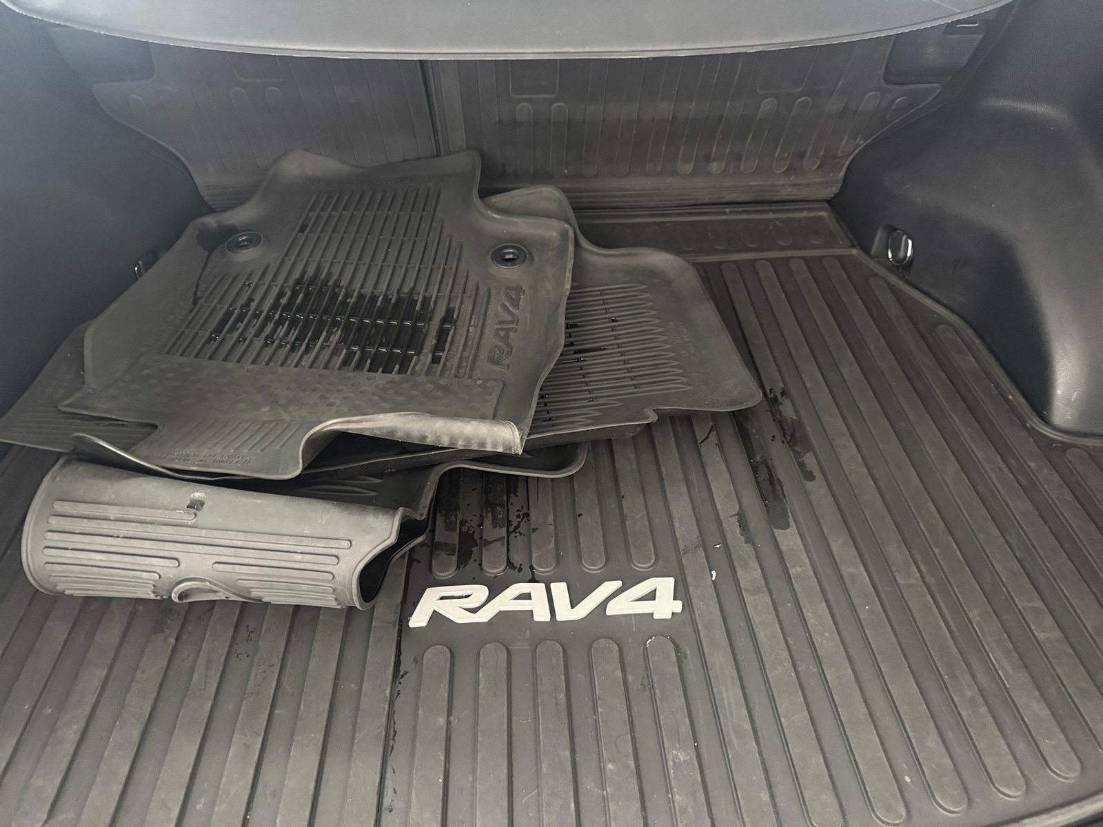 Thumbnail: 2021 Toyota RAV4 - 6