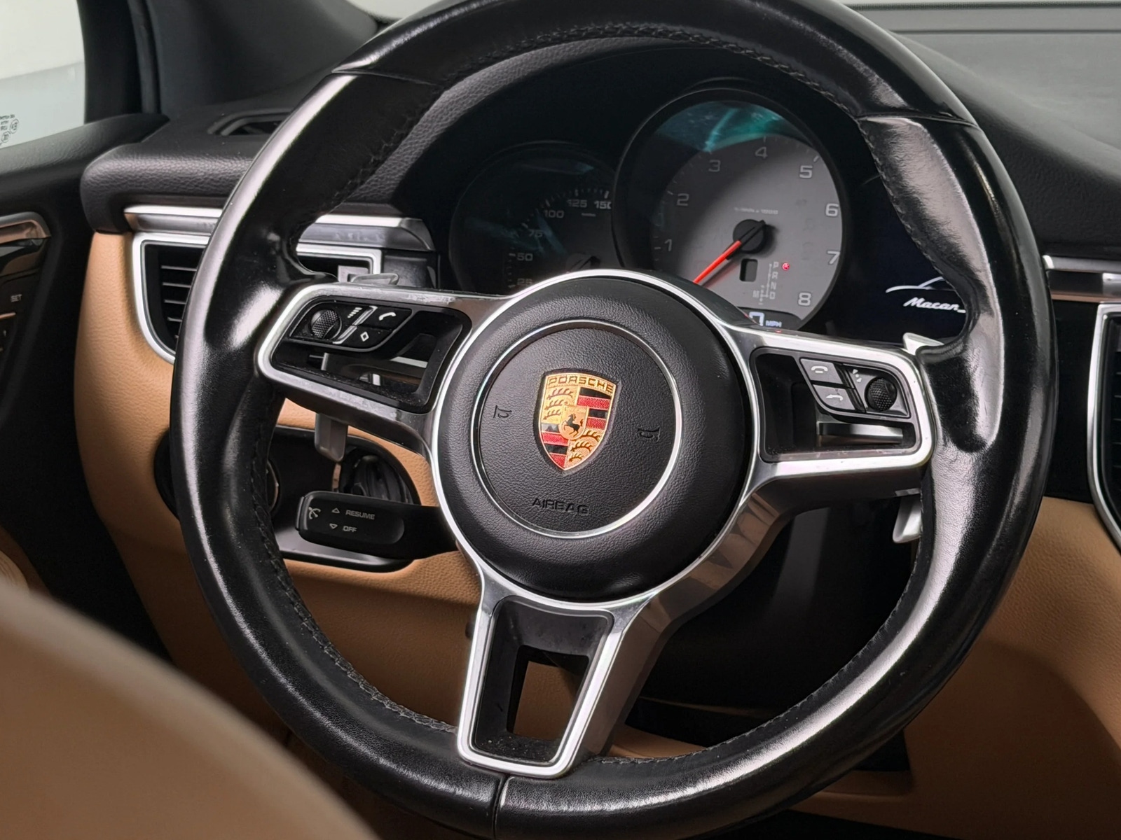 Thumbnail: 2017 Porsche Macan - 4