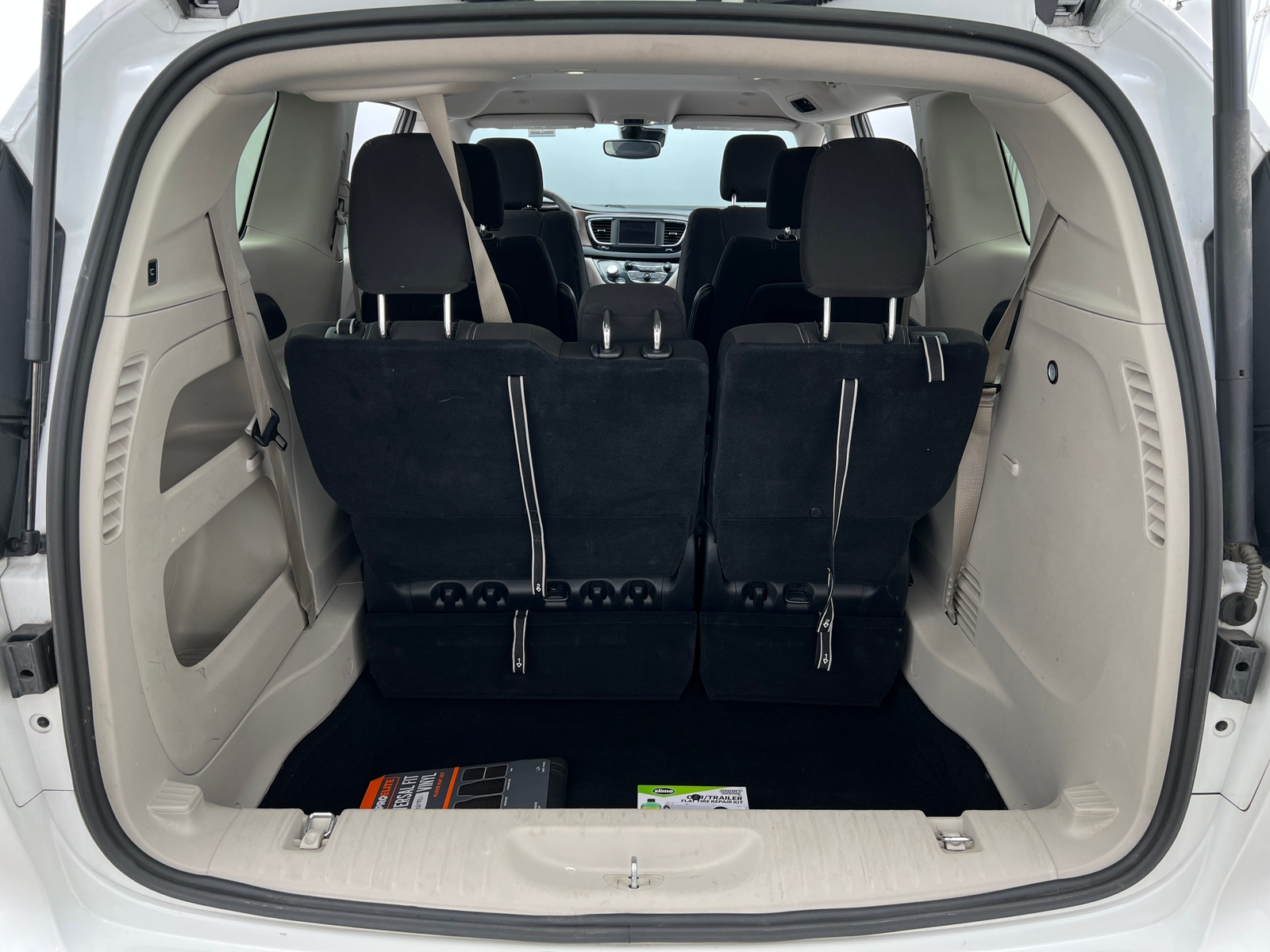 Thumbnail: 2023 Chrysler Voyager - 7