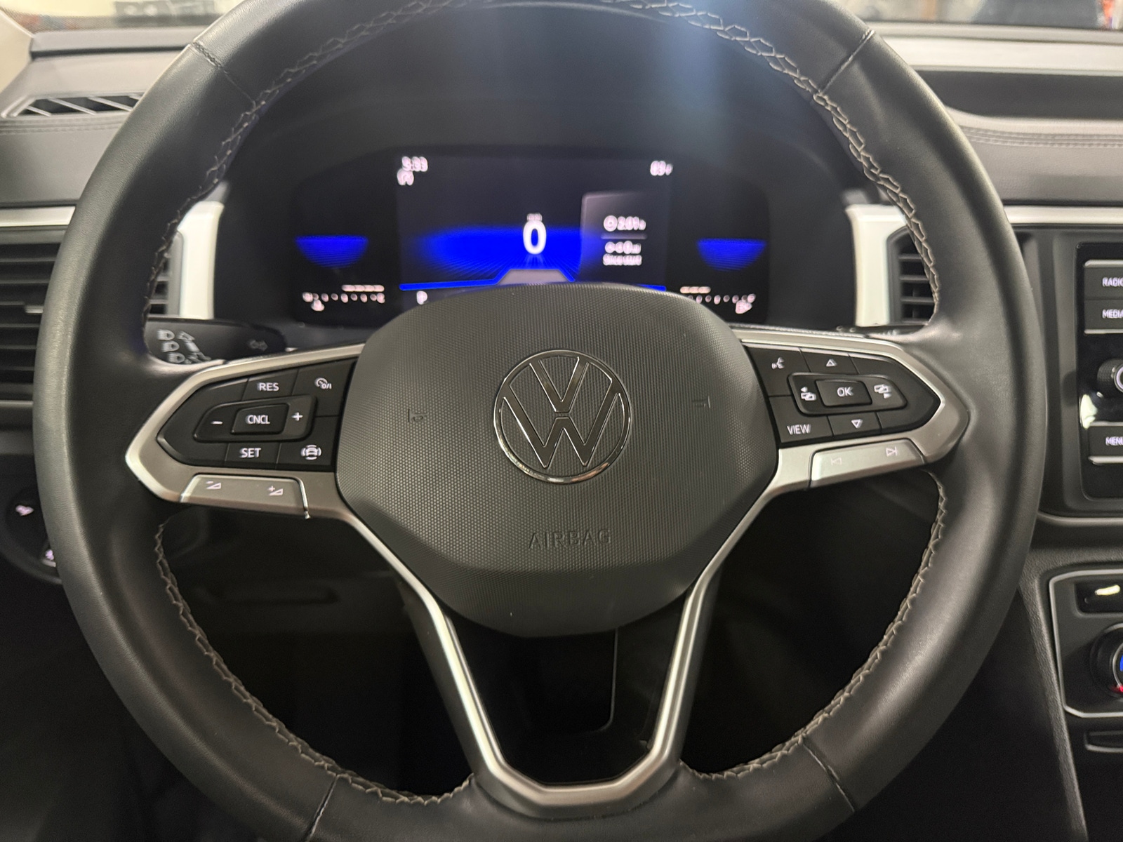Thumbnail: 2022 Volkswagen Atlas - 4