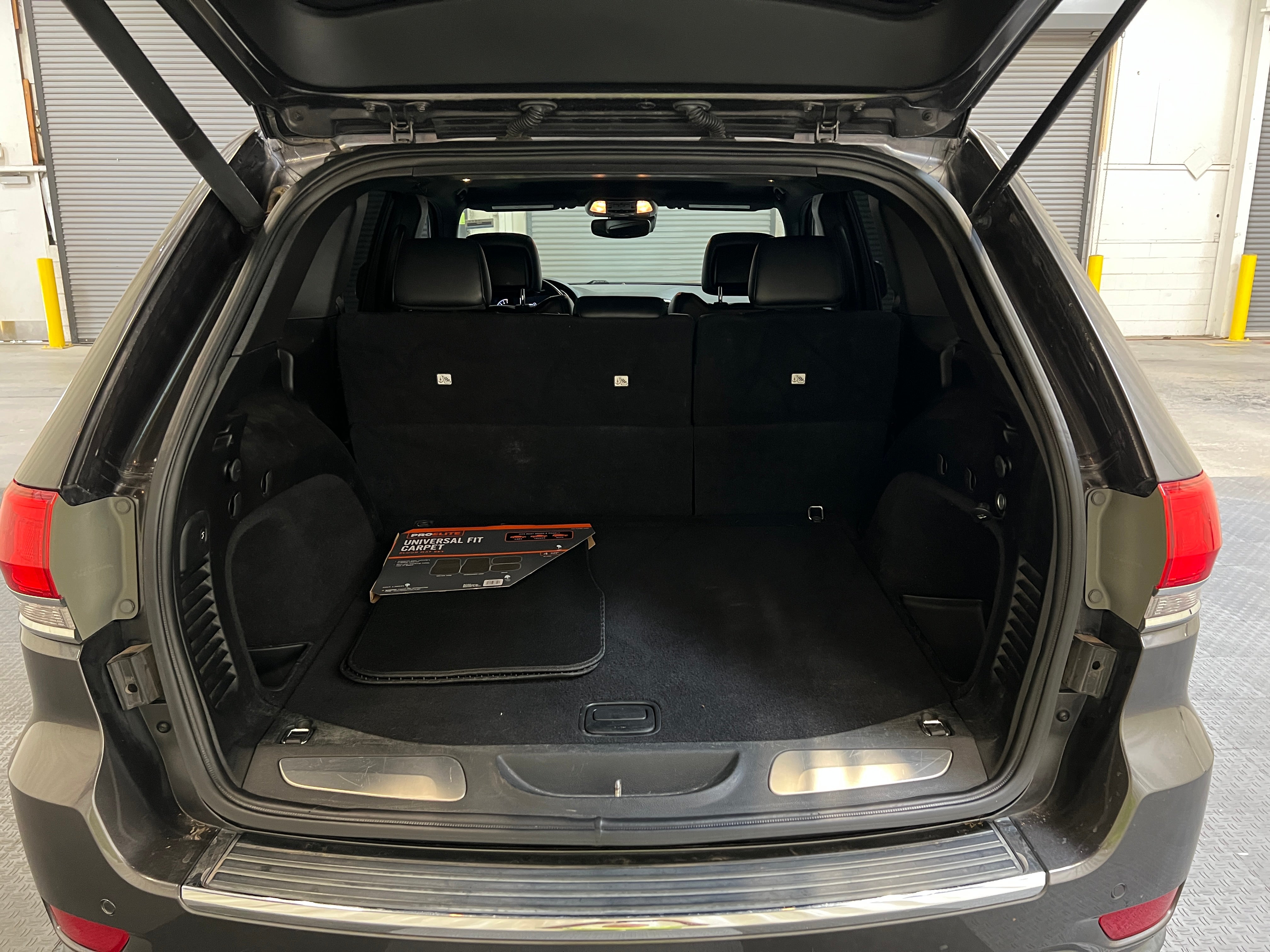 Used 2018 Jeep Grand Cherokee Limited with VIN 1C4RJEBG2JC239190 for sale in Pewaukee, WI