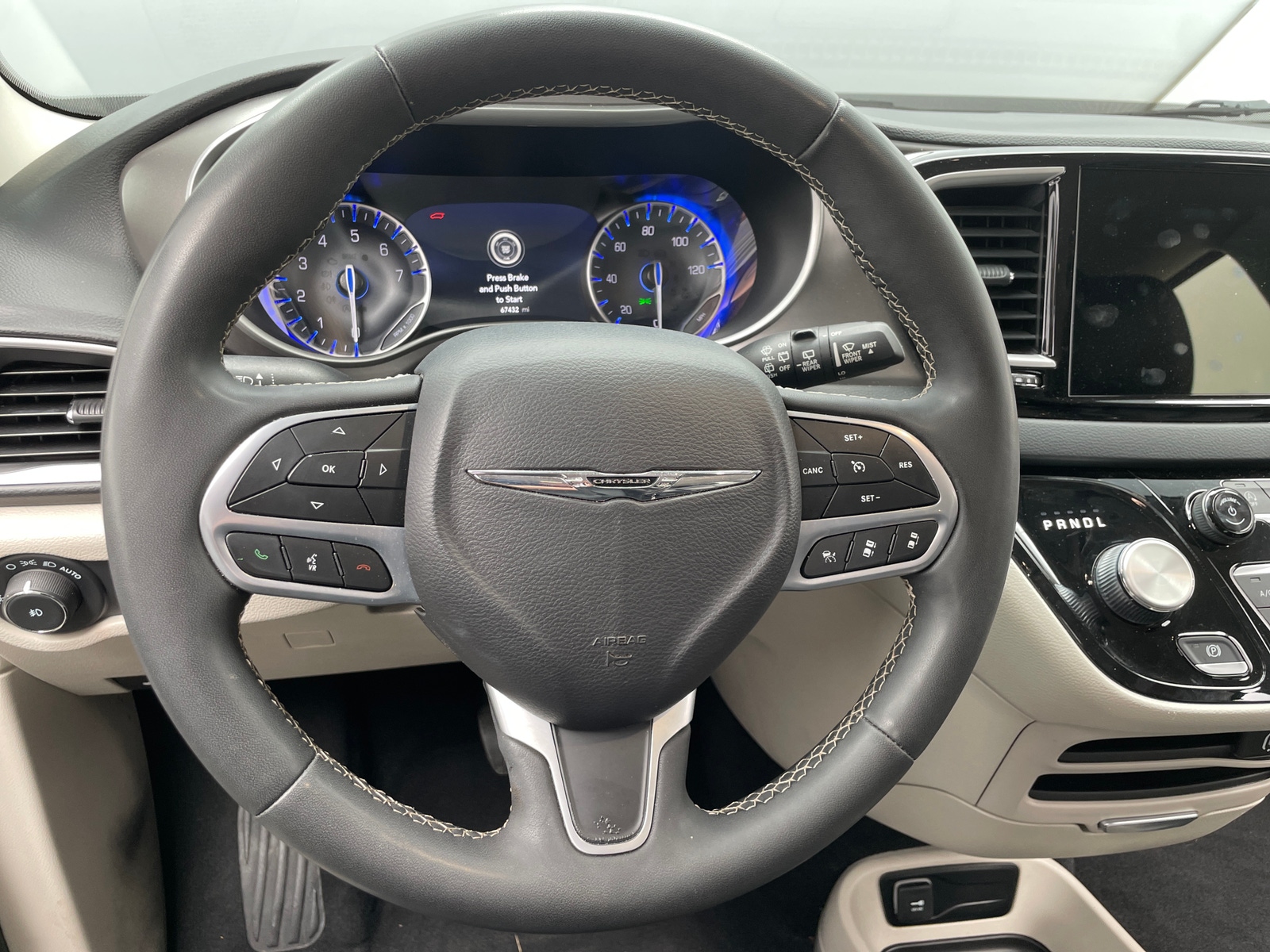 Thumbnail: 2023 Chrysler Pacifica - 4