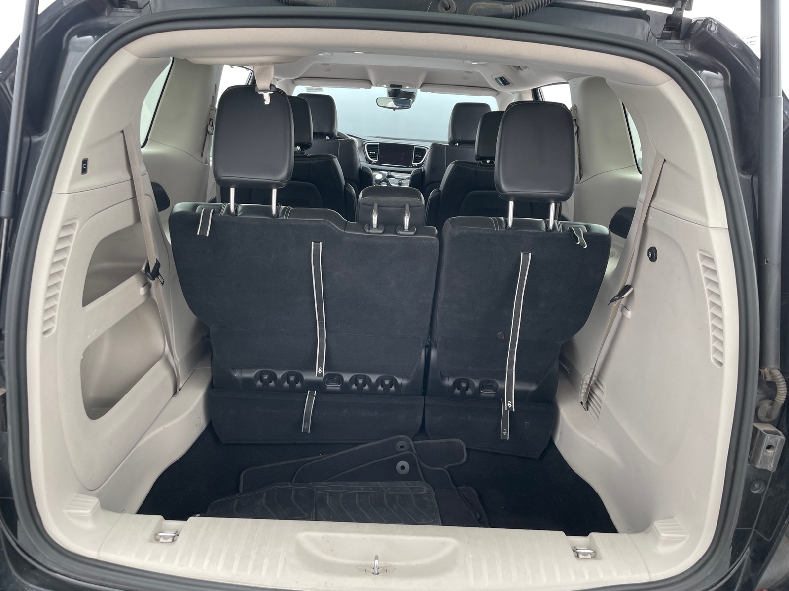 Thumbnail: 2023 Chrysler Pacifica - 6