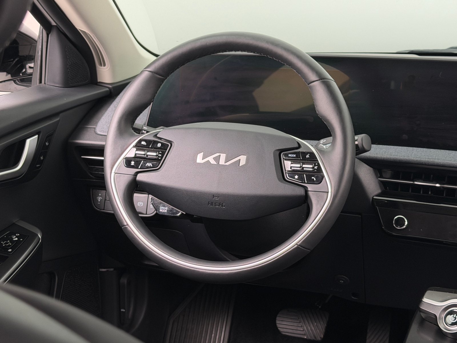 Thumbnail: 2024 Kia EV6 - 4