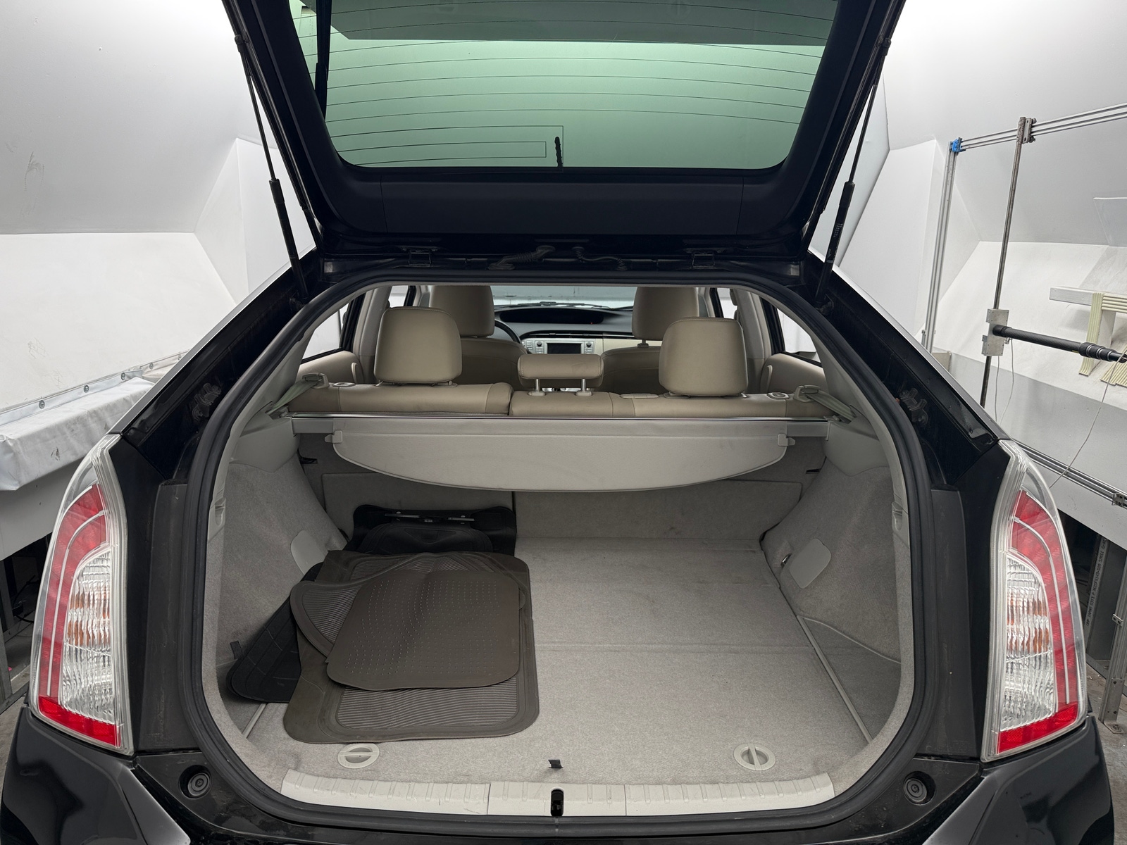 Thumbnail: 2012 Toyota Prius - 7
