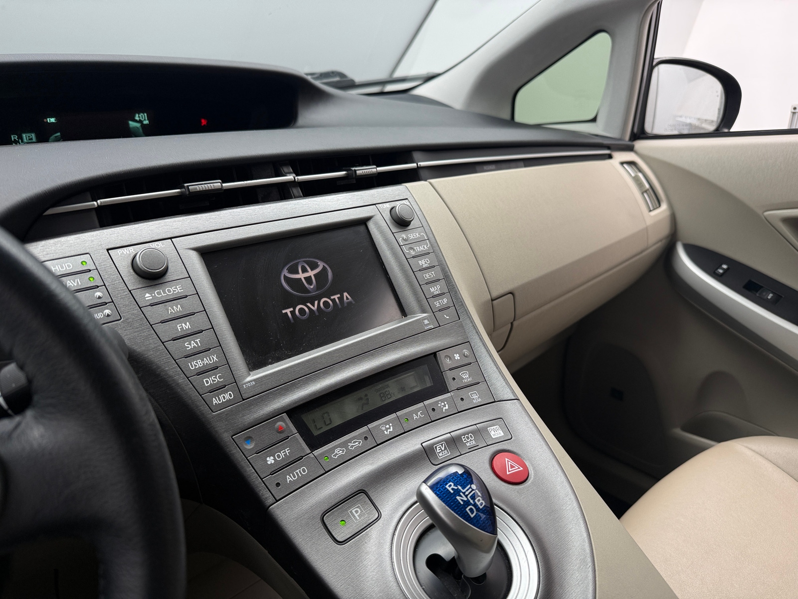 Thumbnail: 2012 Toyota Prius - 4
