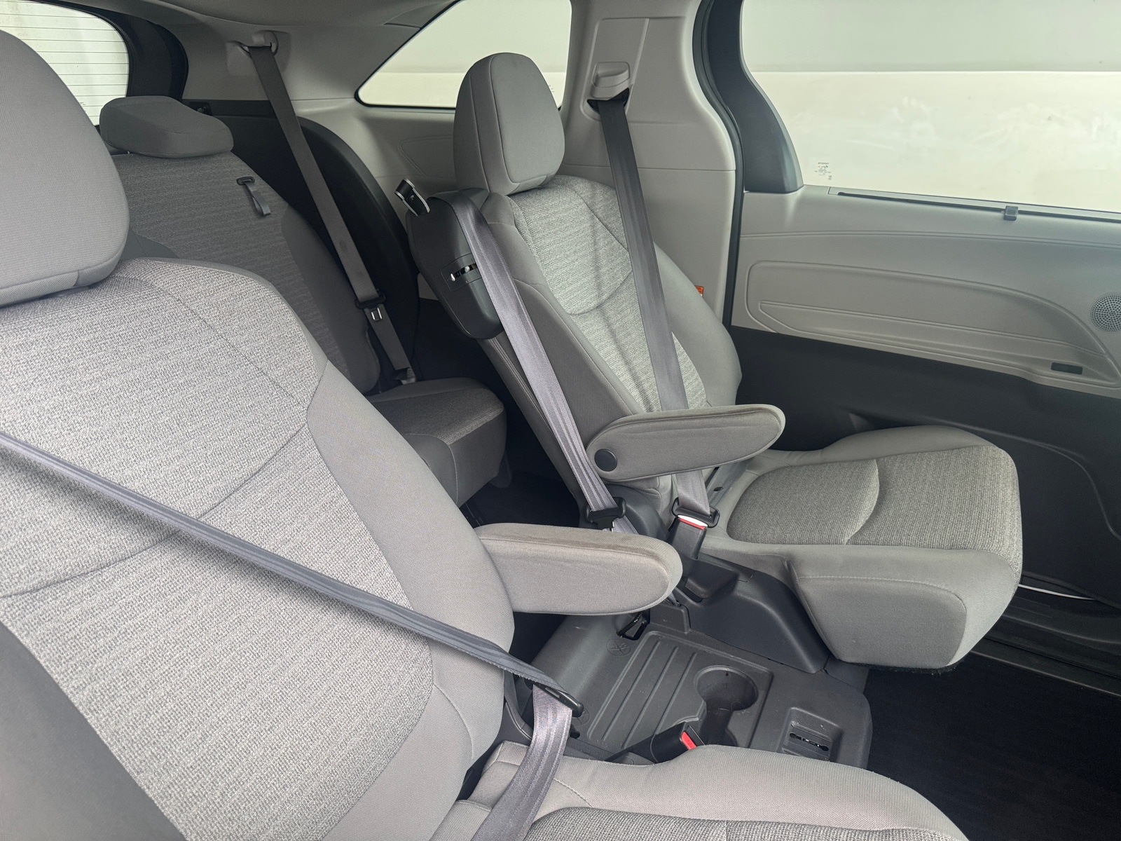 Thumbnail: 2021 Toyota Sienna - 6