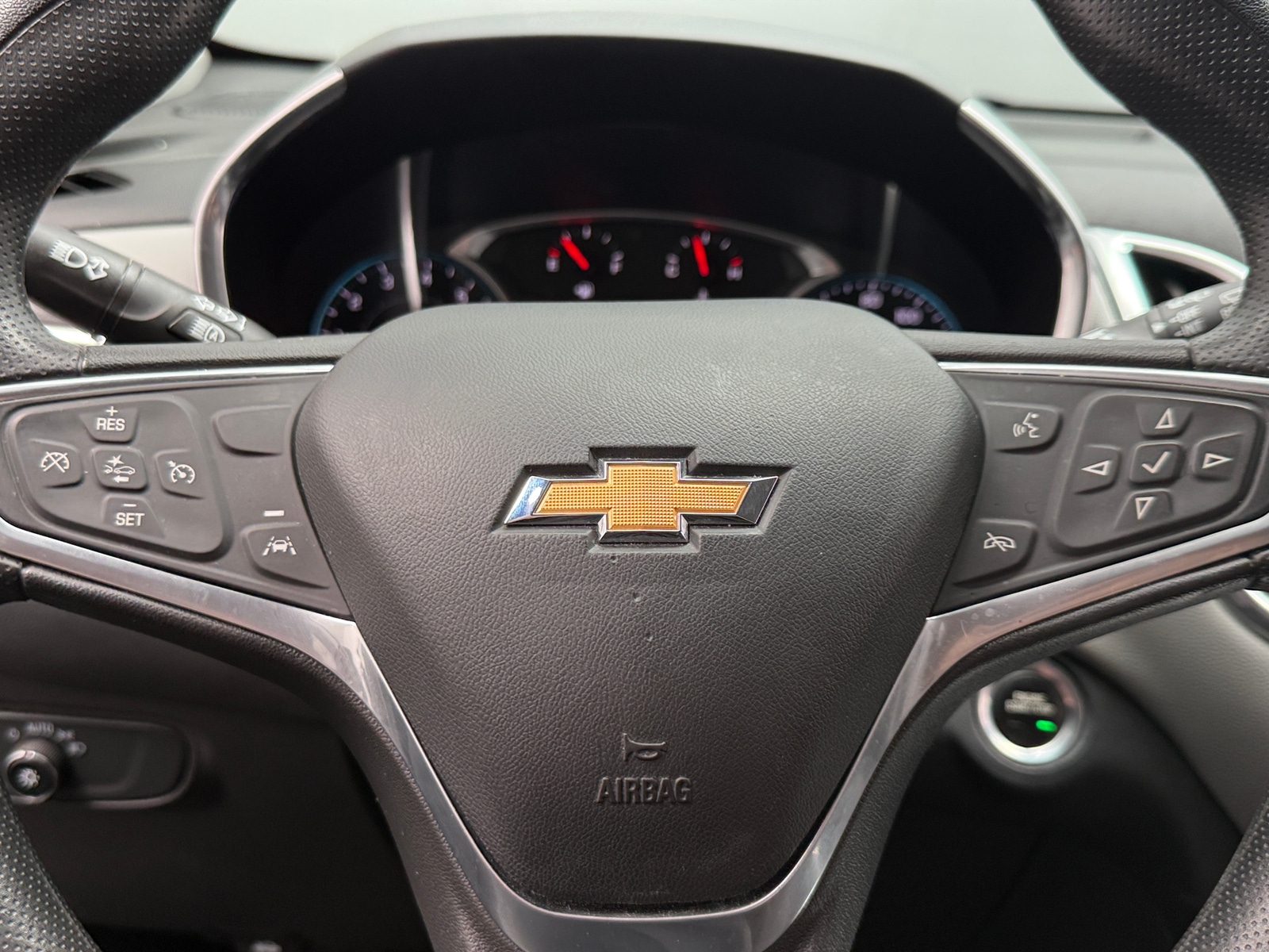 Thumbnail: 2022 Chevrolet Equinox - 5