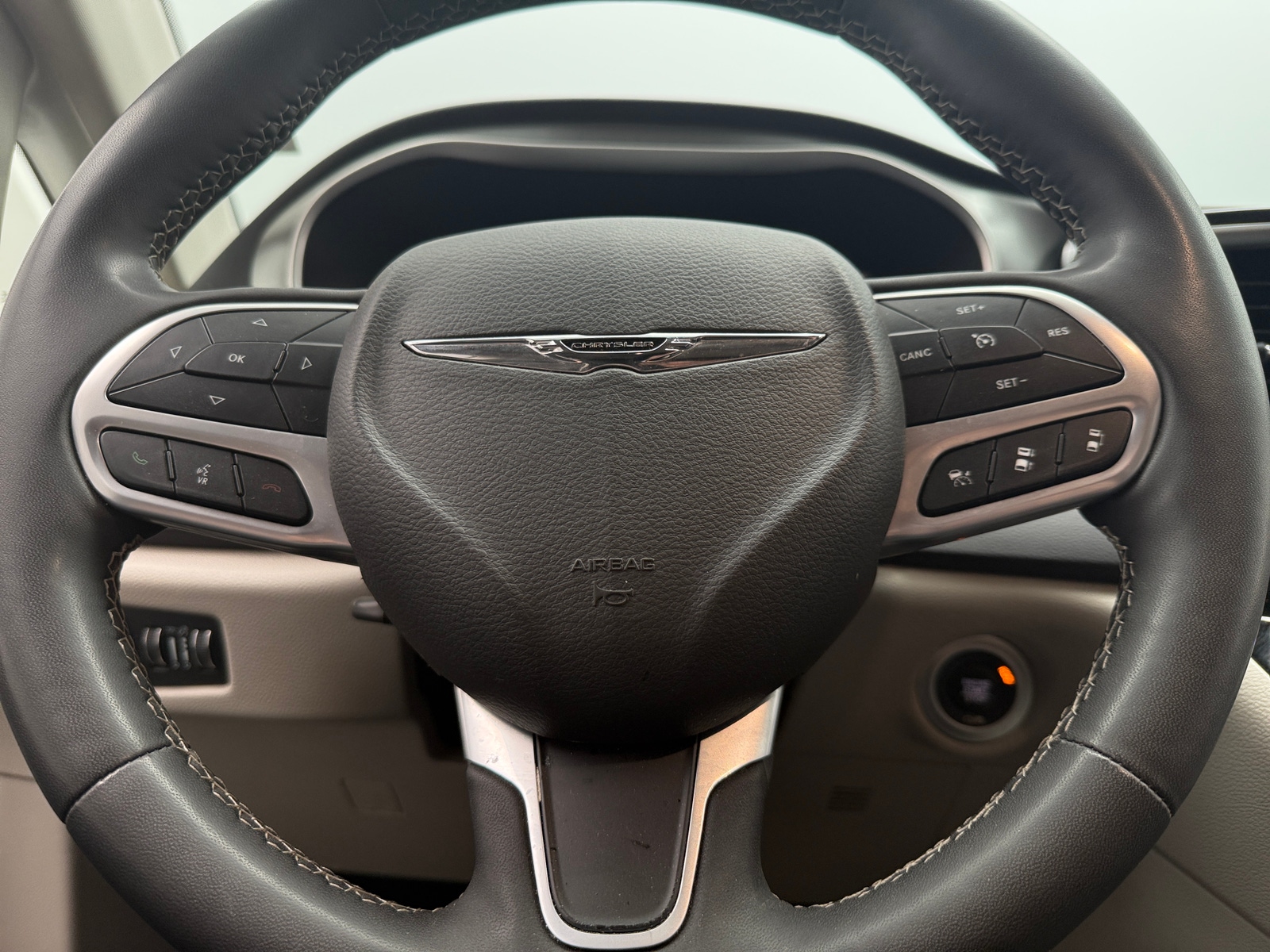 Thumbnail: 2023 Chrysler Pacifica - 4