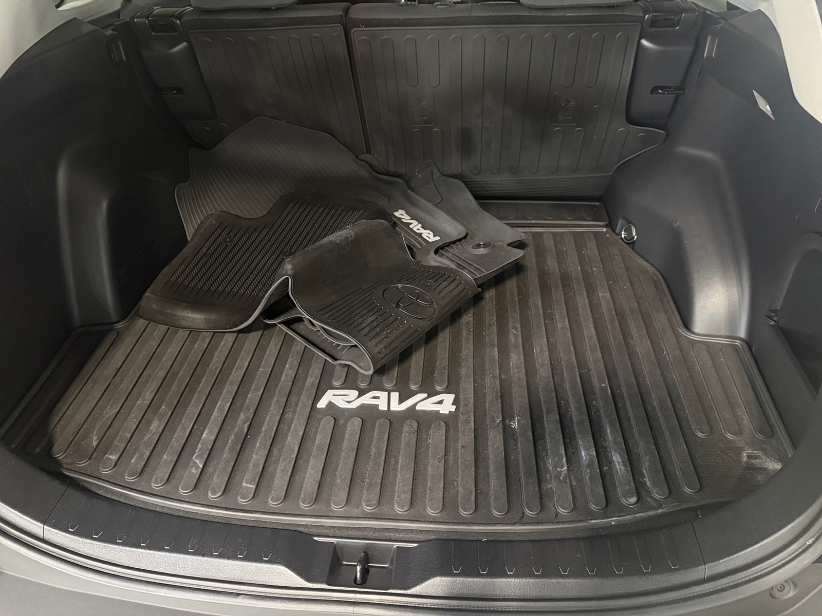 Thumbnail: 2020 Toyota RAV4 - 7