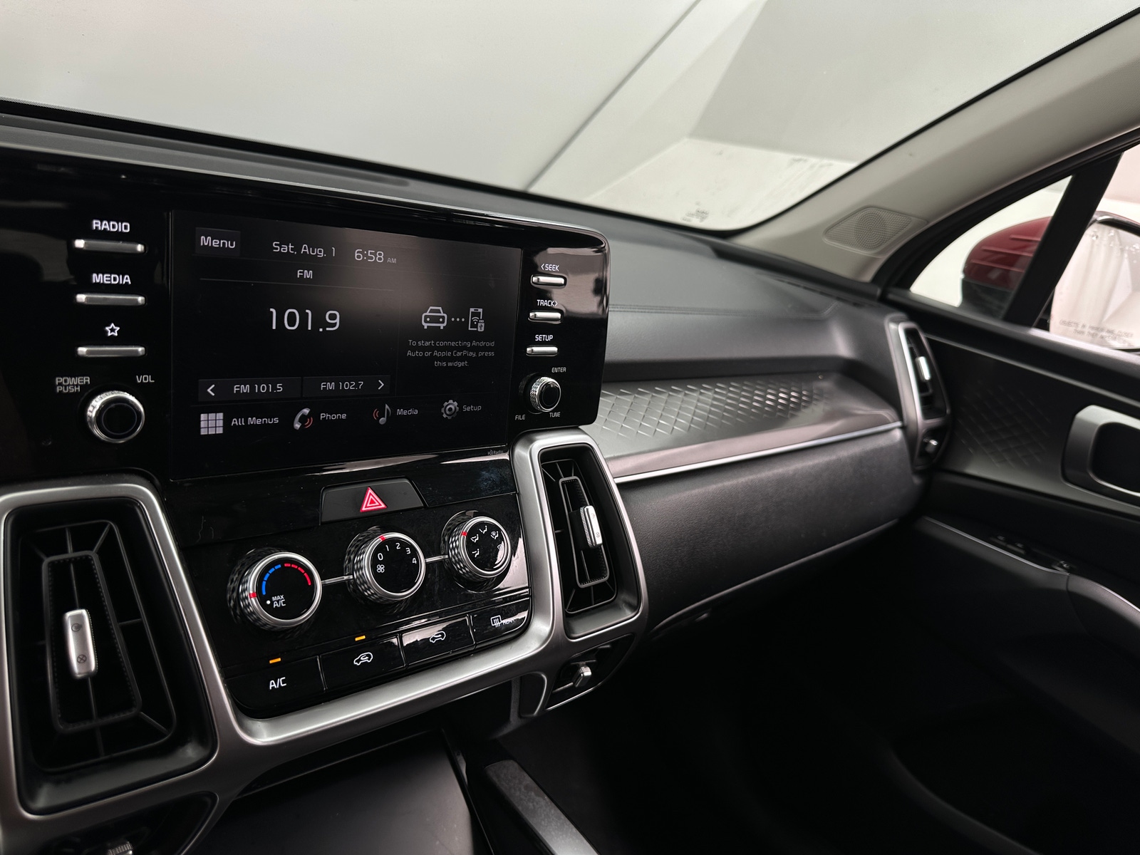 Thumbnail: 2023 Kia Sorento - 4