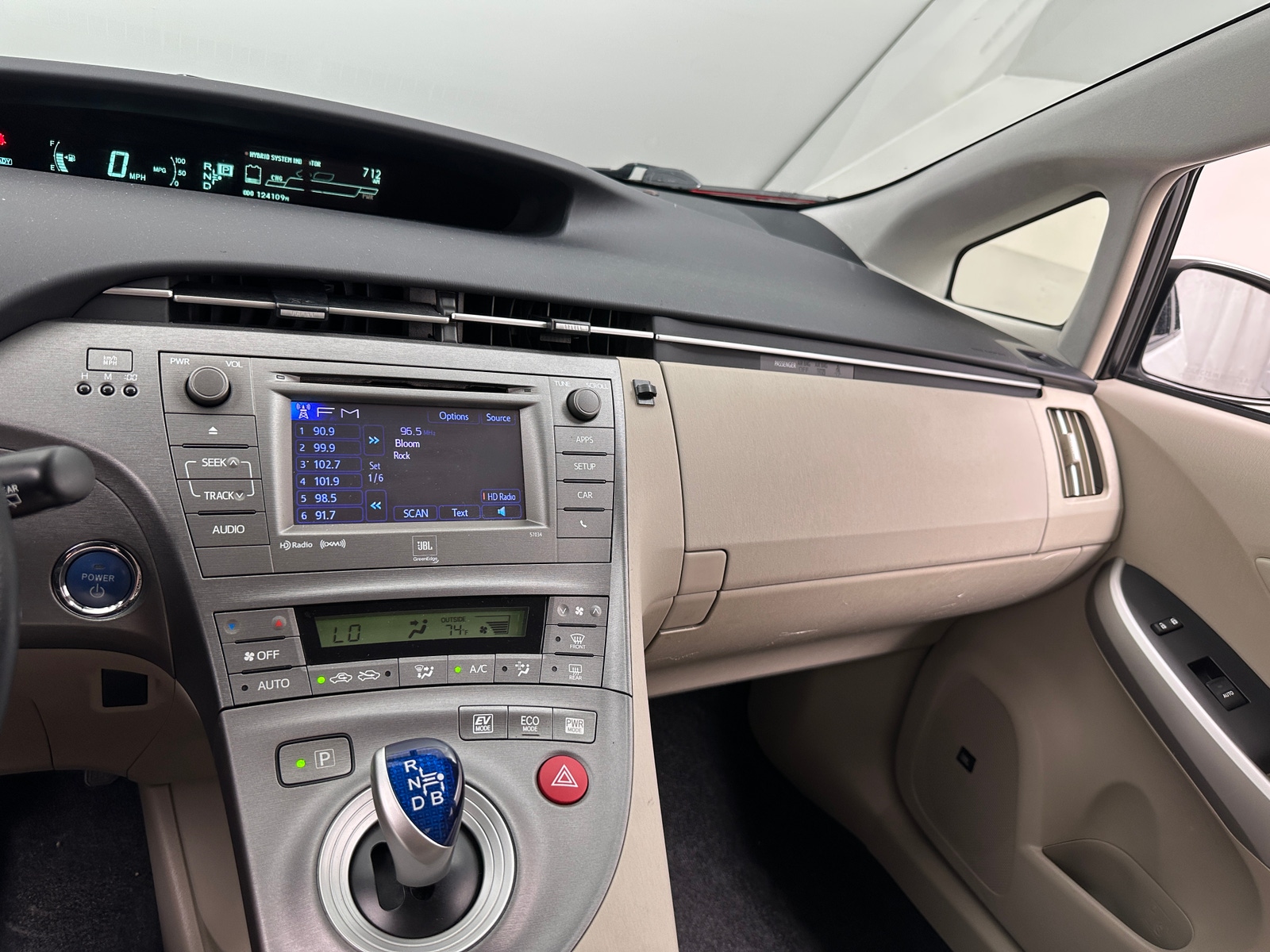 Thumbnail: 2014 Toyota Prius - 4