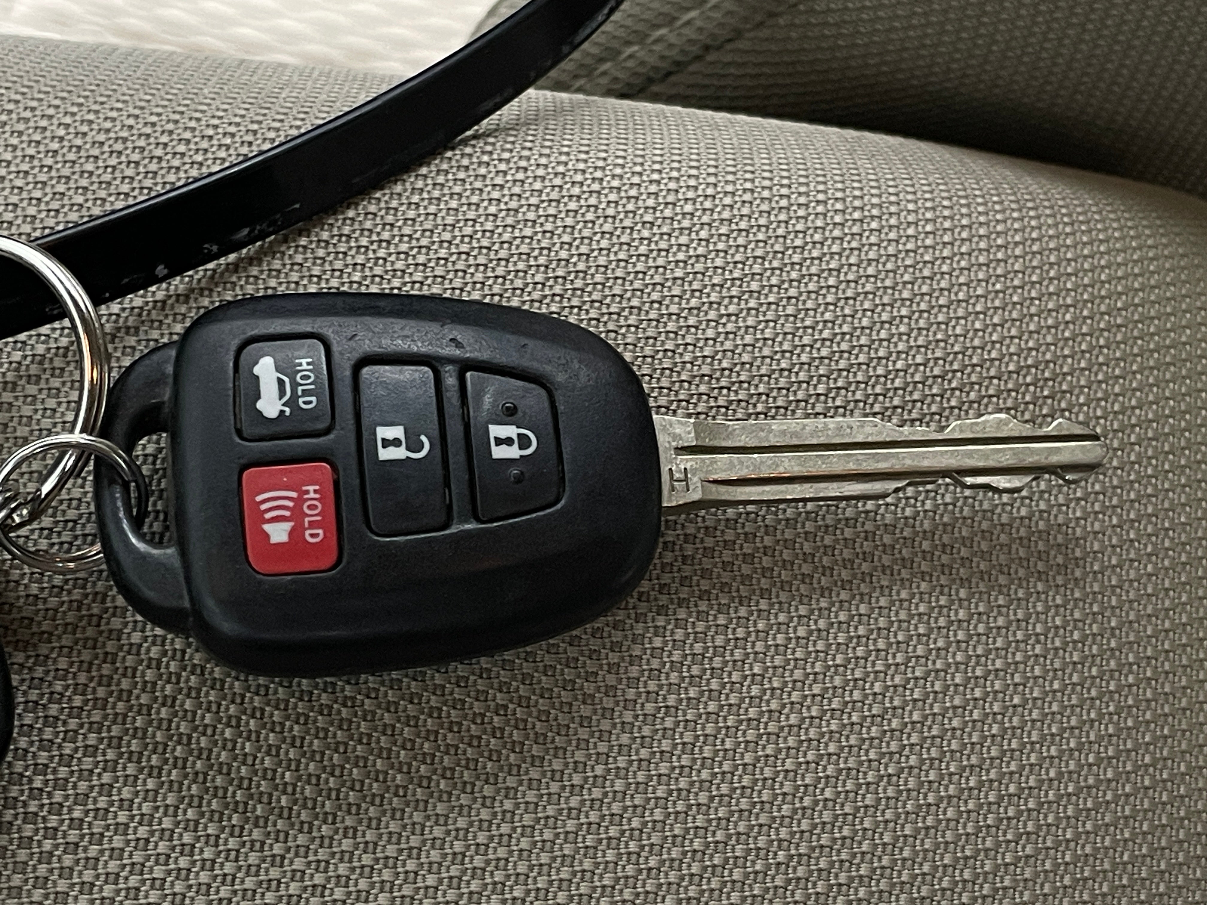 2T1BURHE5EC204811