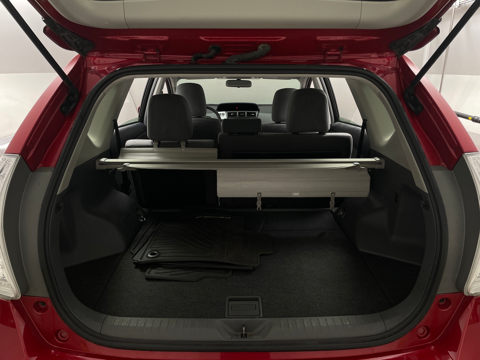 Thumbnail: 2012 Toyota Prius v - 7